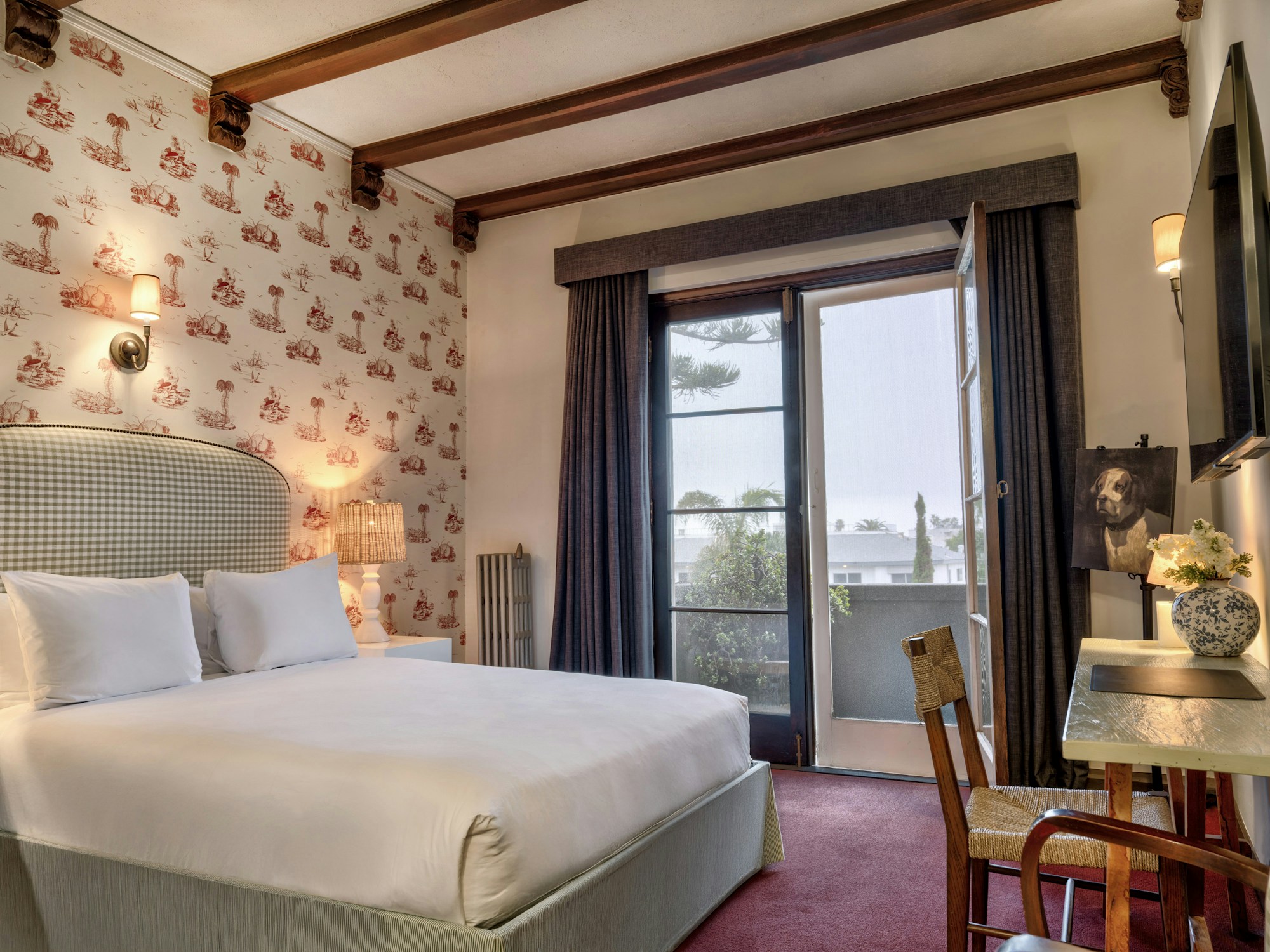 Classic with Queen Bed - Bedroom