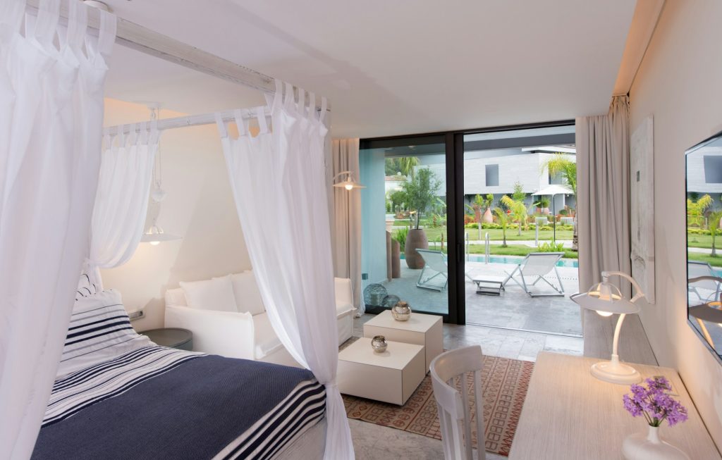 Deluxe Room Pool Access