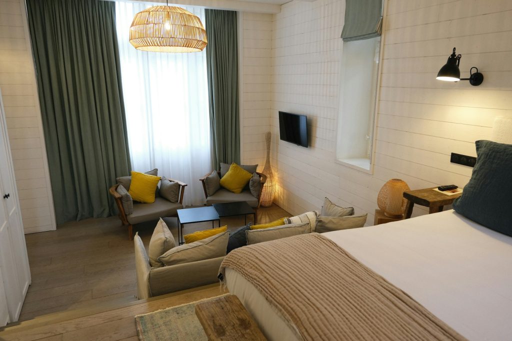 Poterne Room