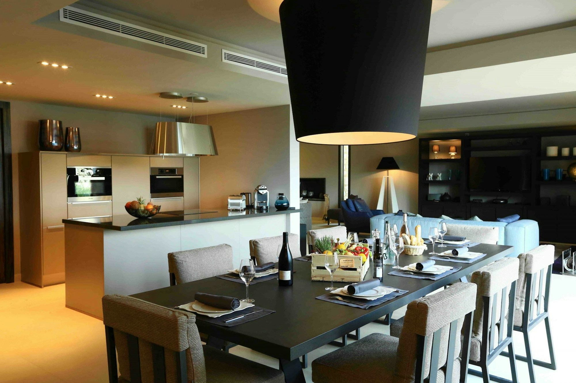 Deluxe Villa - Dining Area