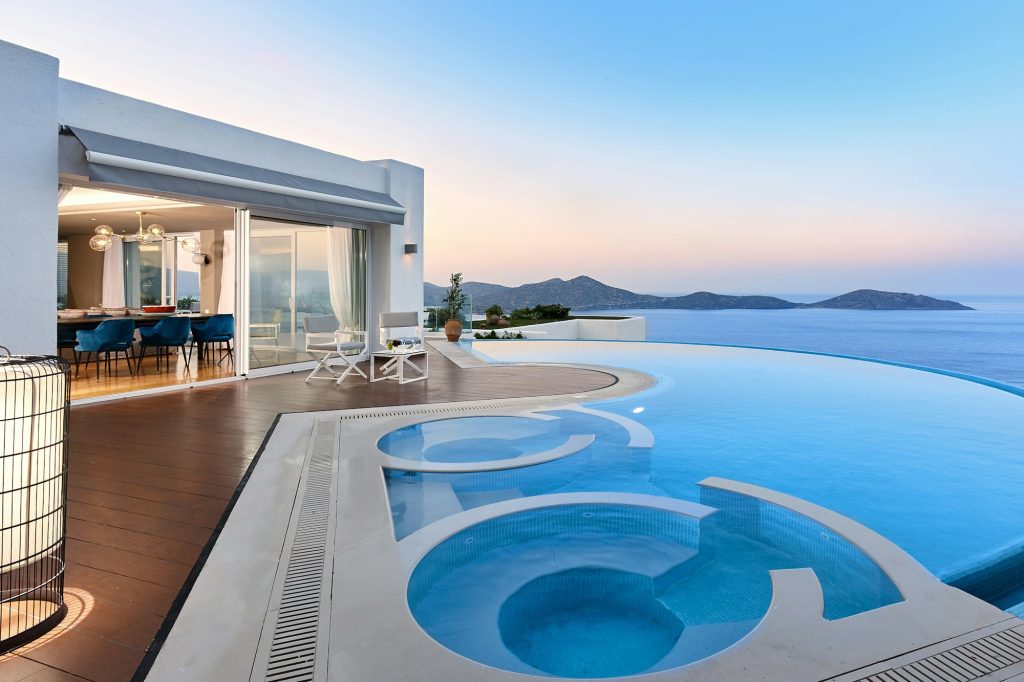 Royal Spa Pool Villa