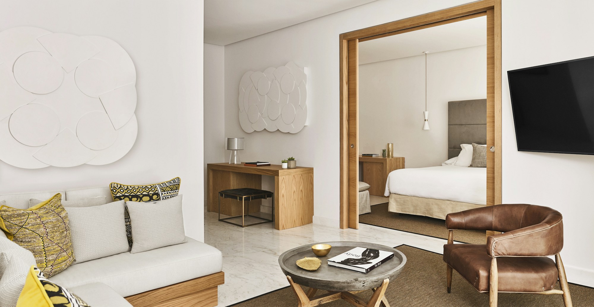 Deluxe Suite Plaza - Living Area