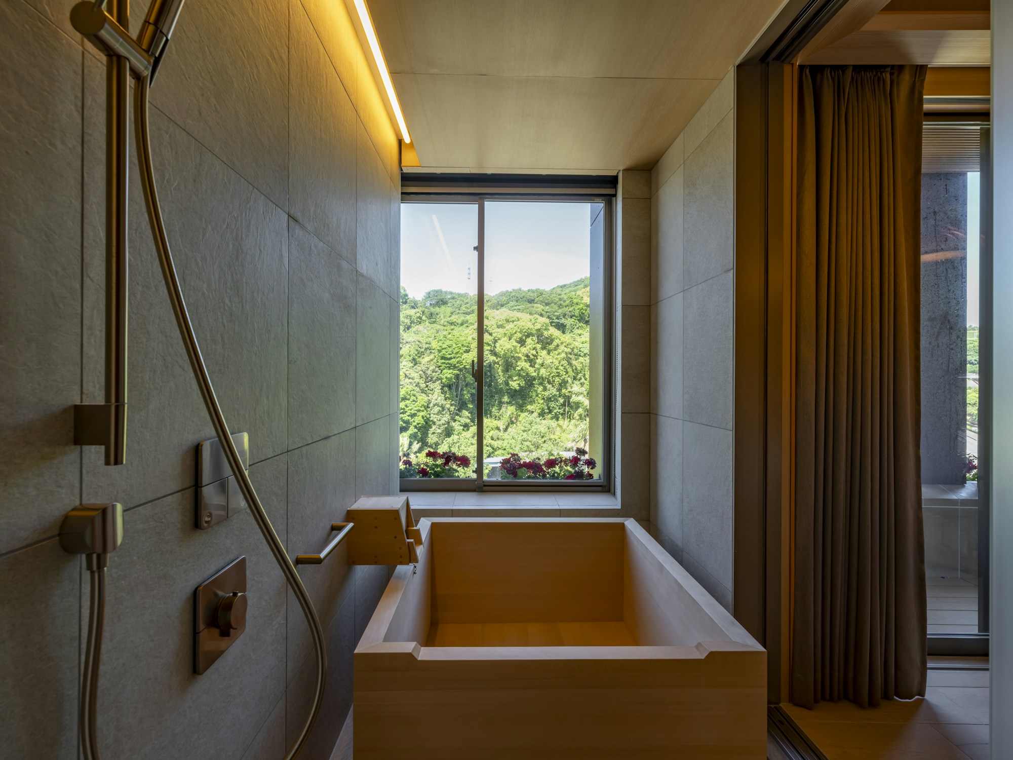 Superior 4F - Bathroom
