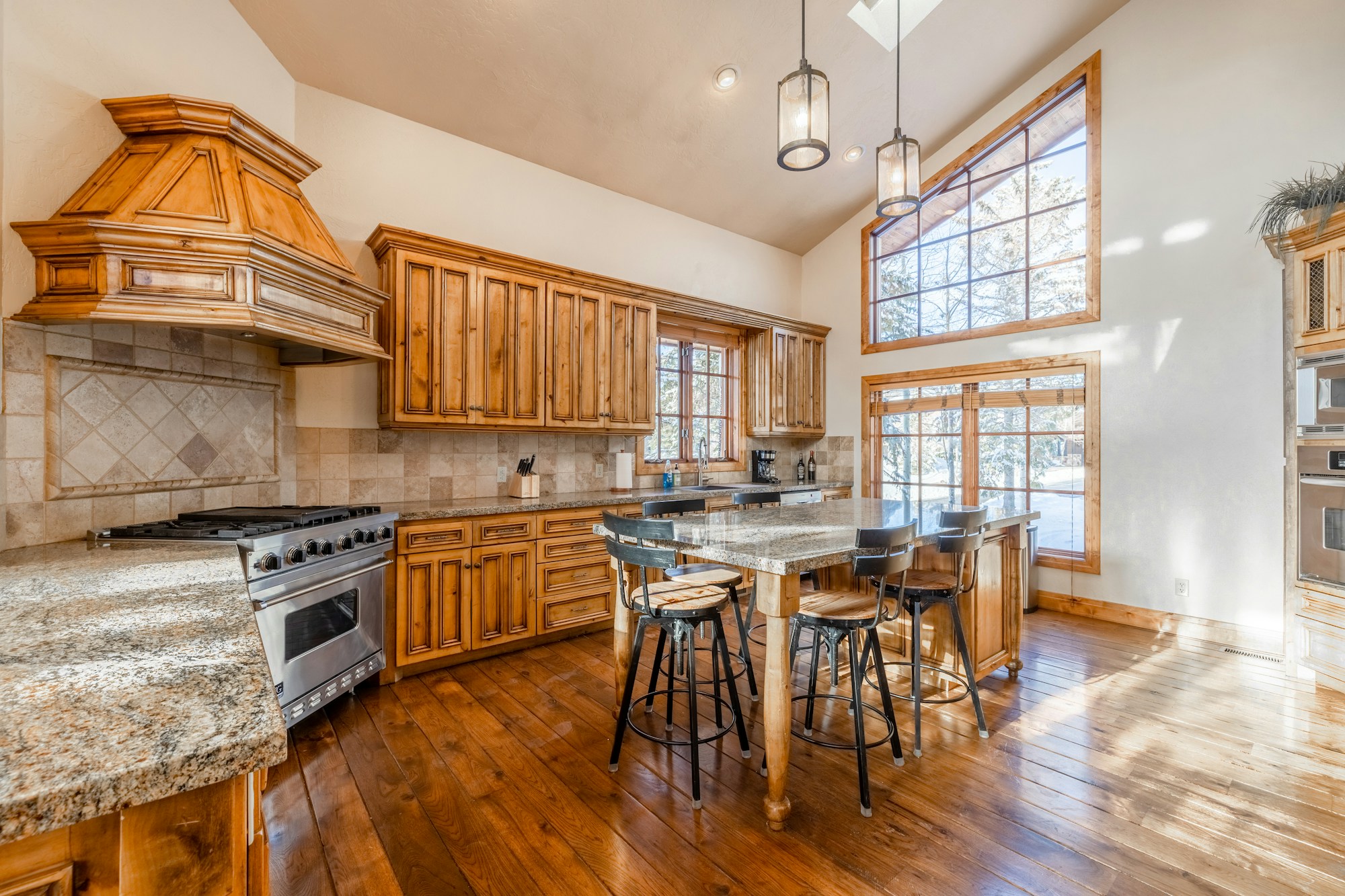 Golden Eagle Home - Kitchen