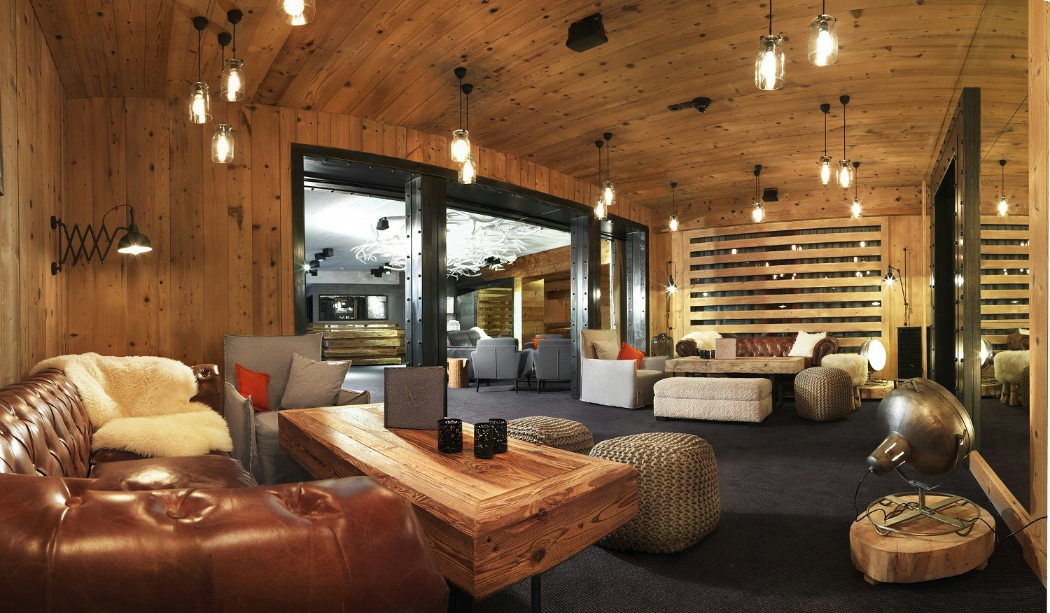Lounge's Bar