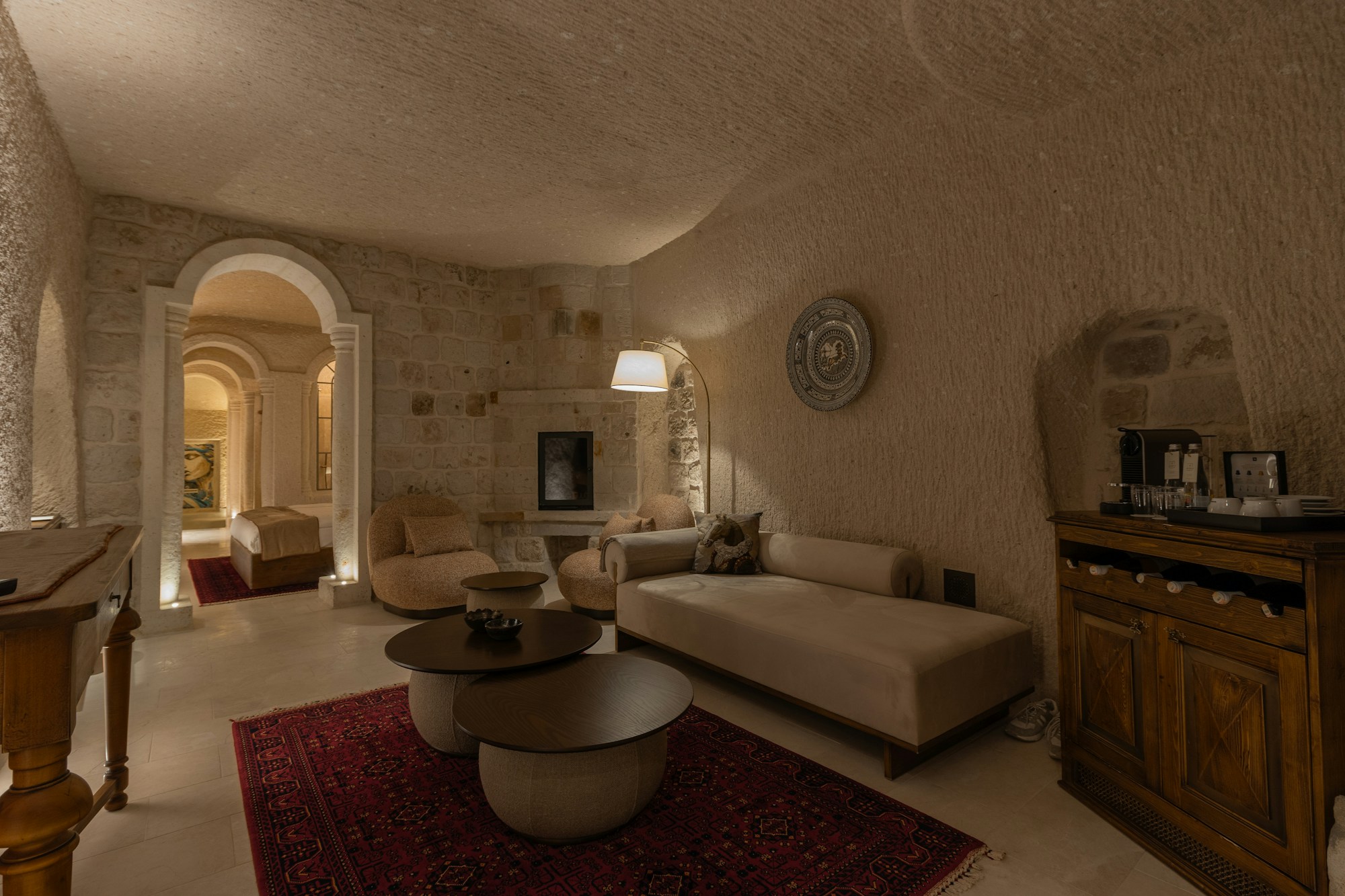 Natural Cave King Suite With Pool - Living Area