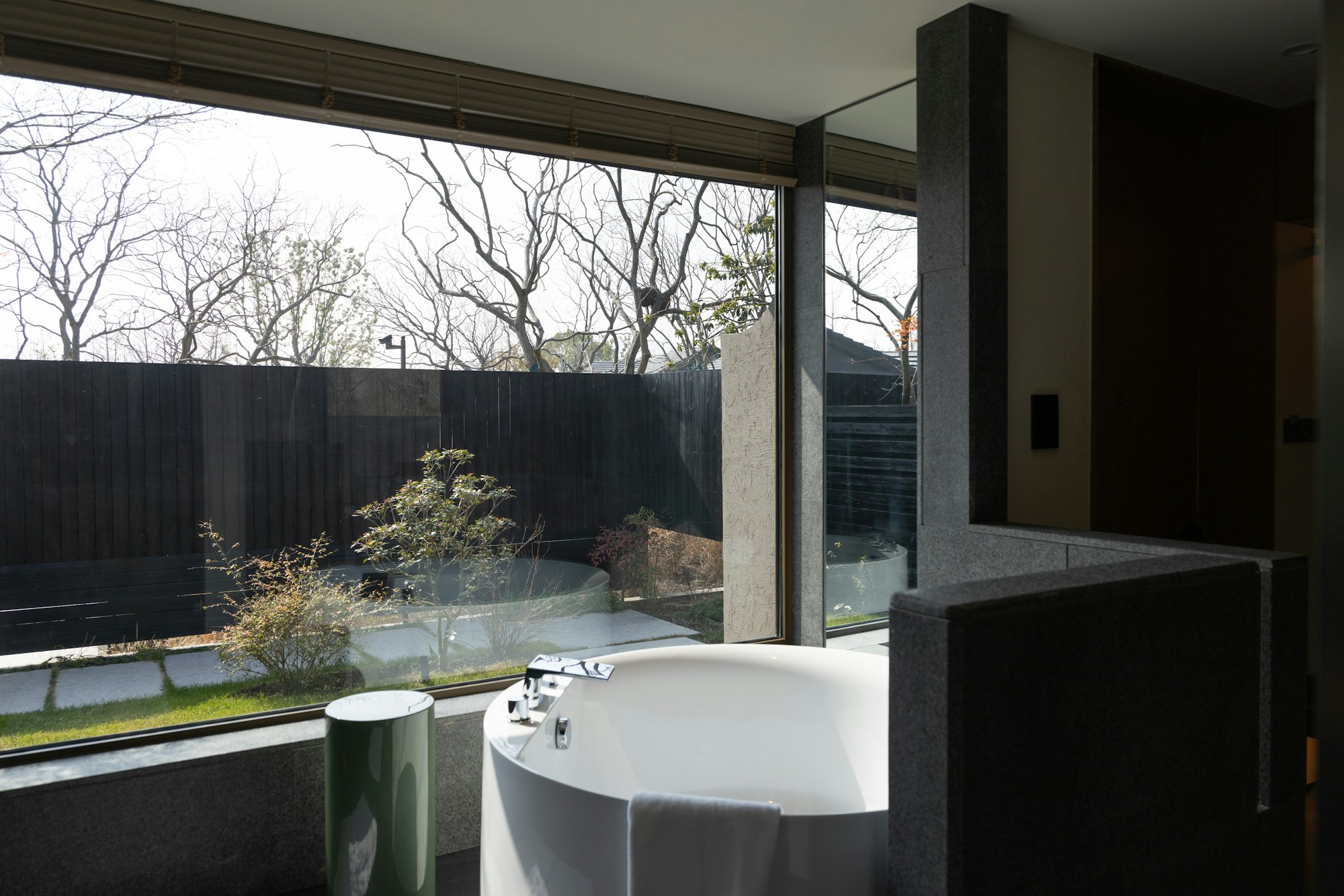 Deluxe Courtyard Camping King - Bathroom