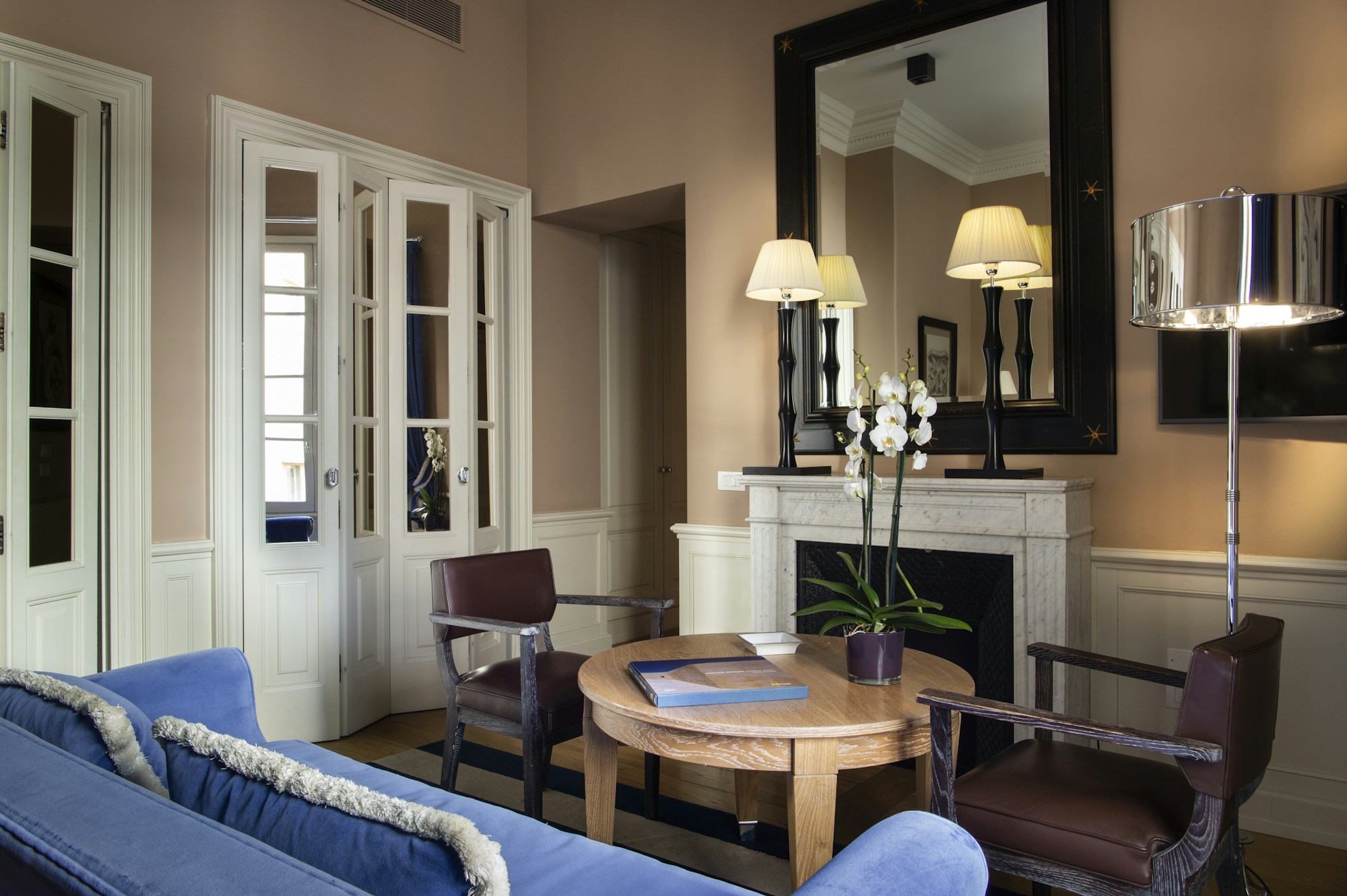 Deluxe Room - Living Area