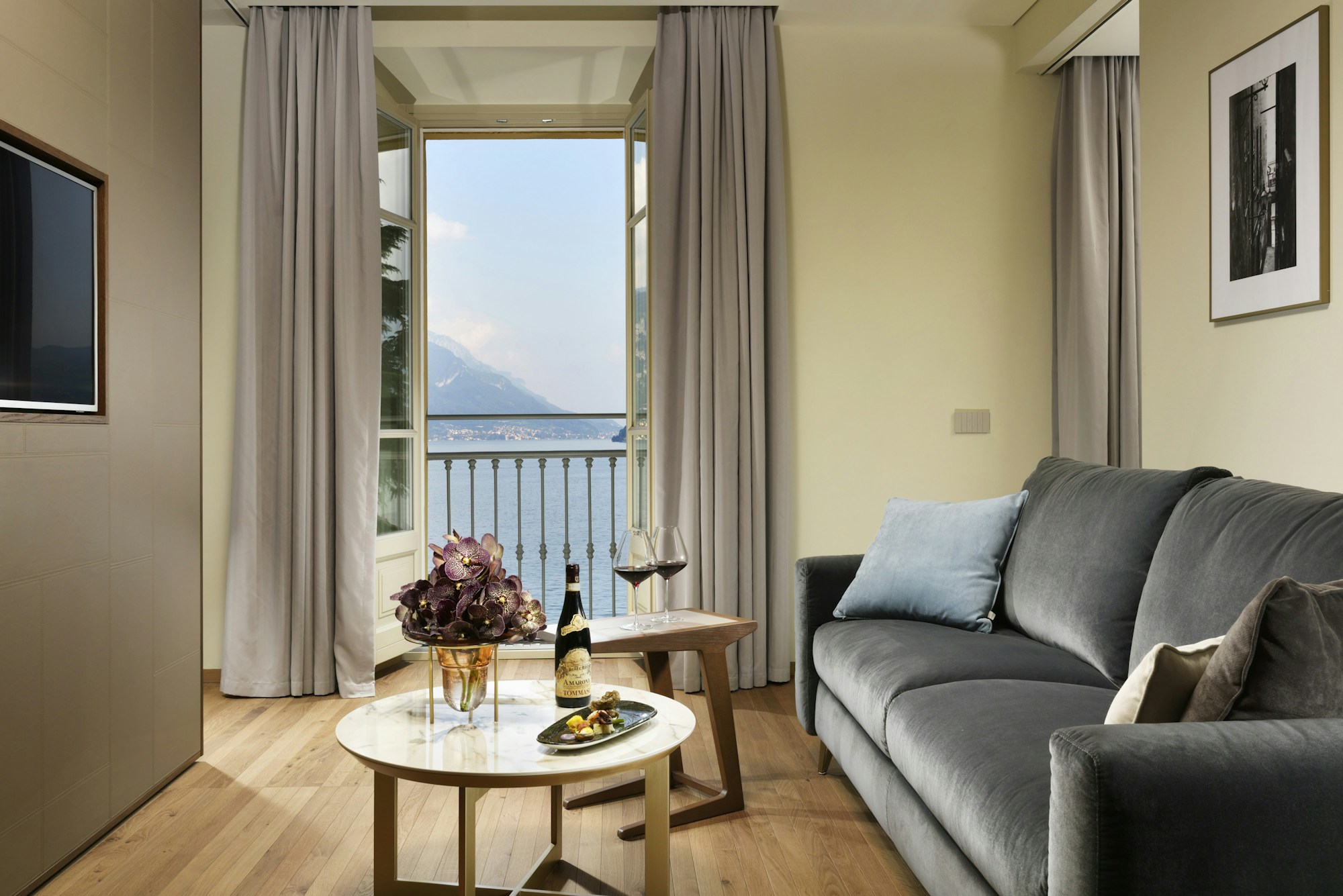 Exclusive Suite Lake View - Living Area