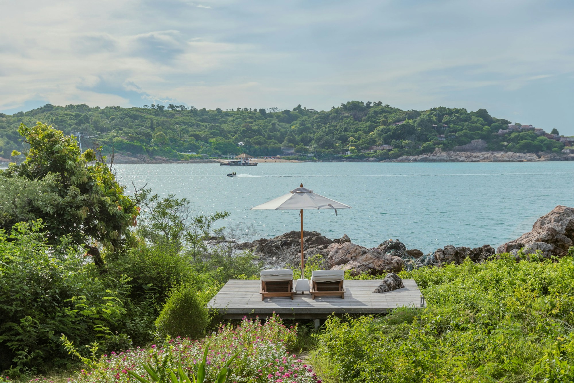 Fahn Noi Private Island Pool Villa - Deck