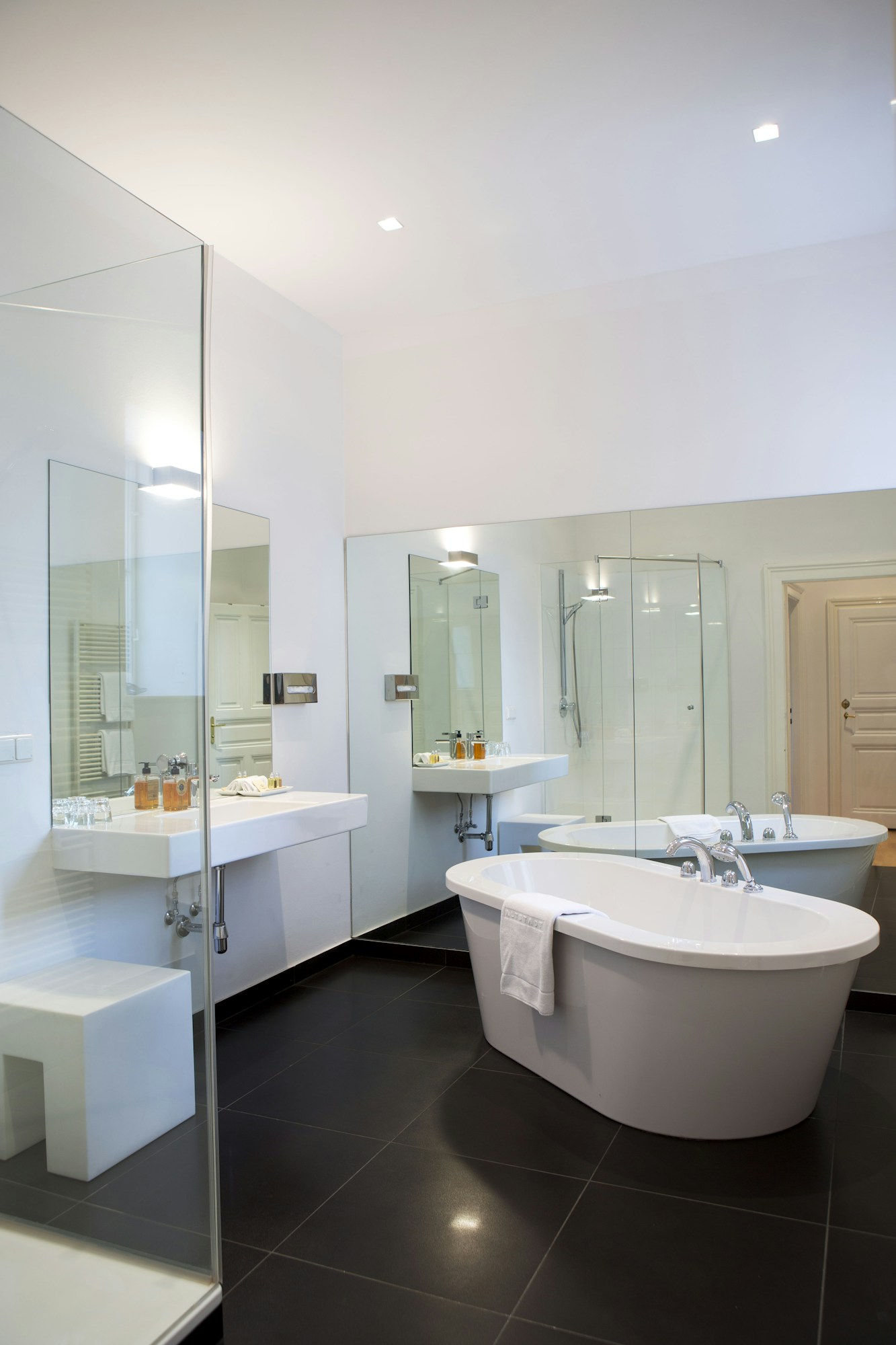 Suite Large - Bathroom