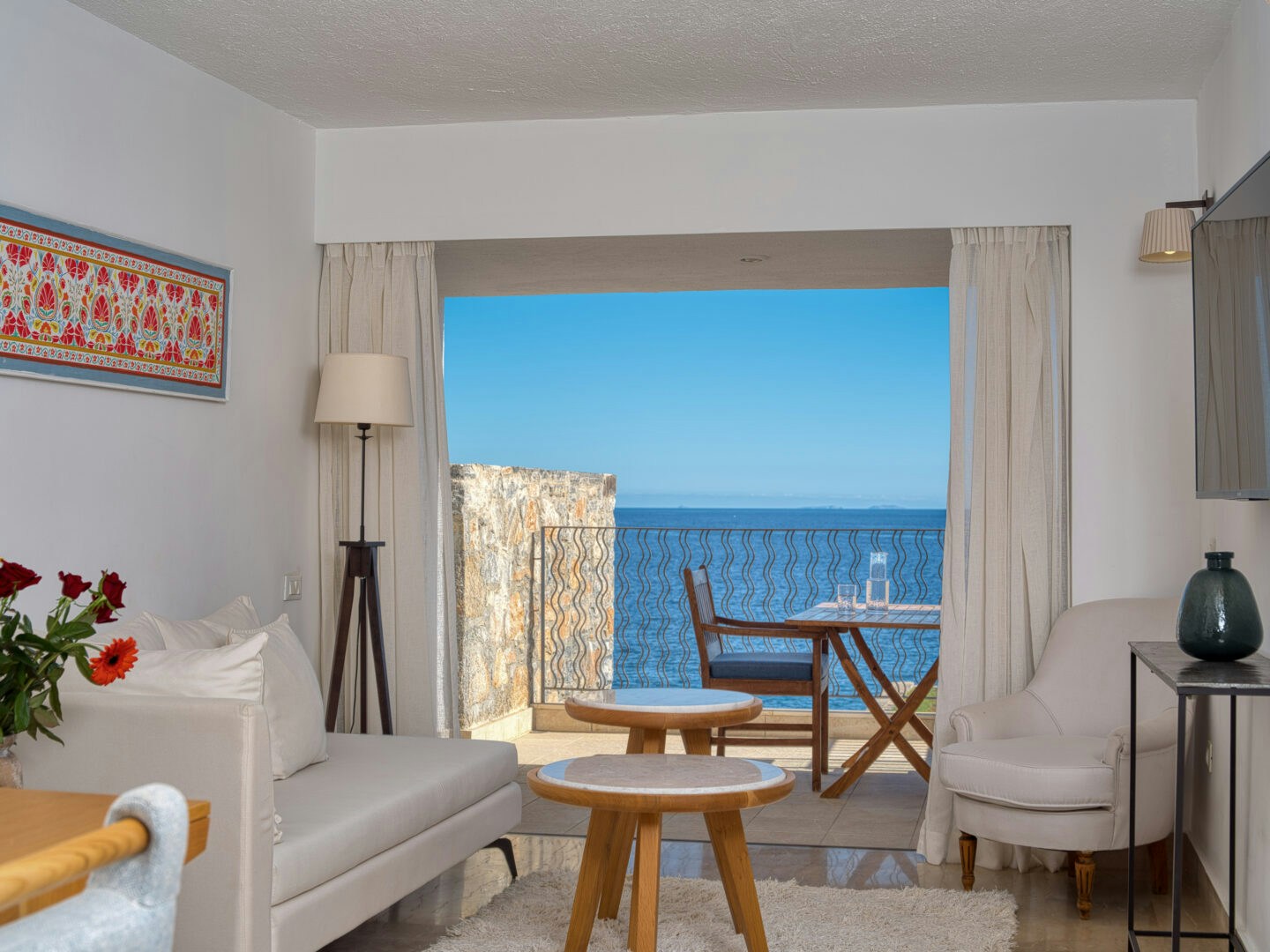 Club Suite Seafront View - Living Area