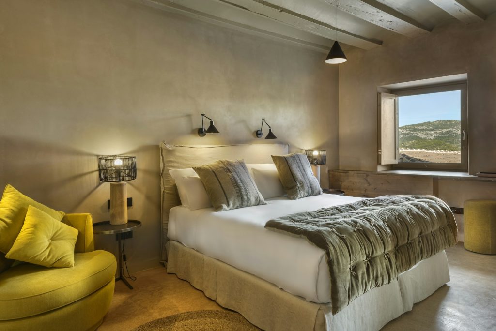 Double Standard Room - Bedroom