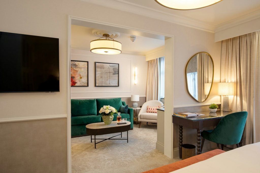 Master Suite - Lounge & Bedroom