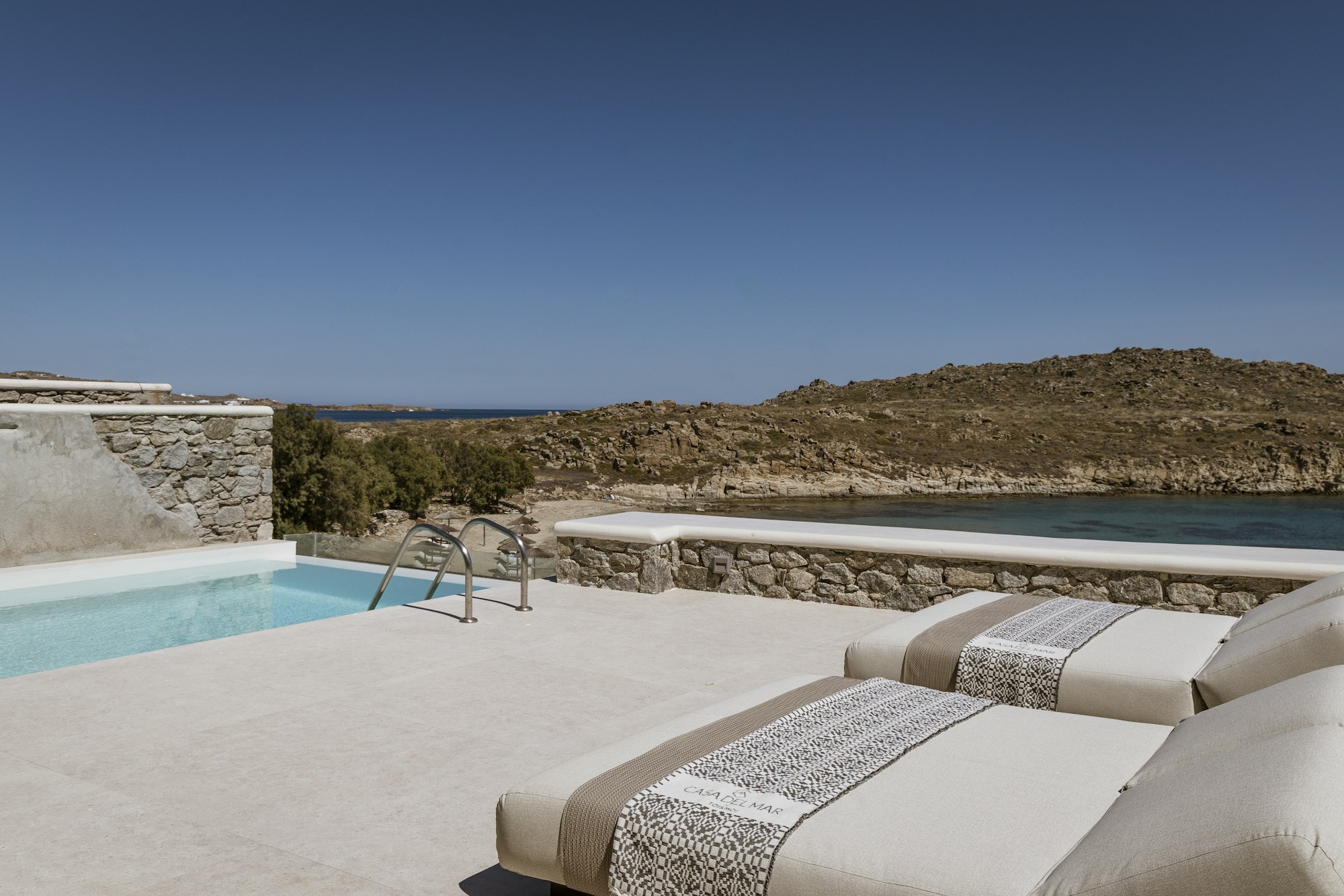Royal Beachfront Infinity Pool Villa - Pool