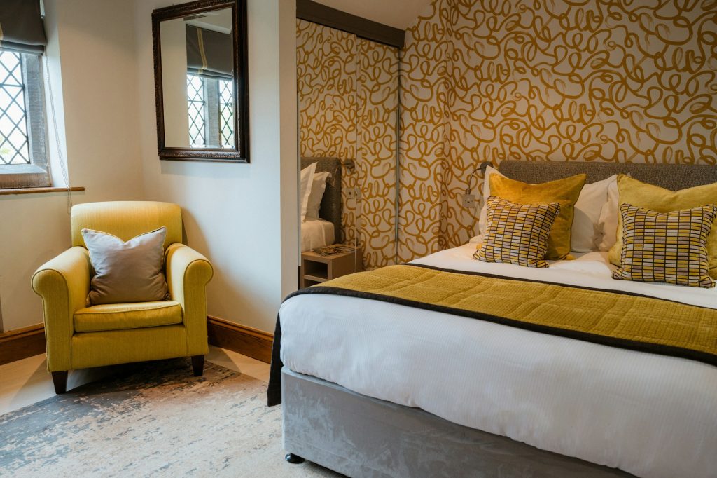Comfy King Room