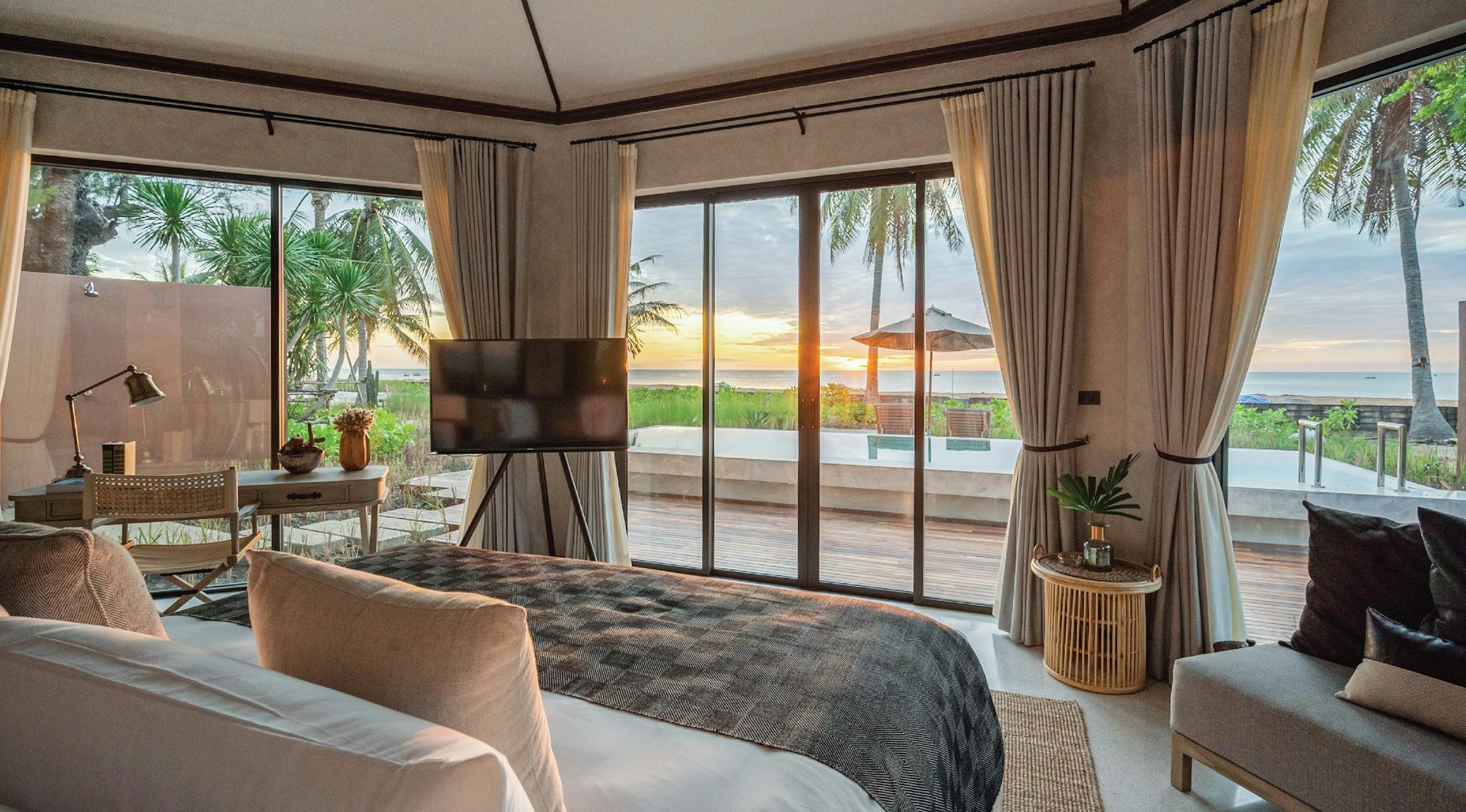 Pool Villa Beachfront - Bedroom