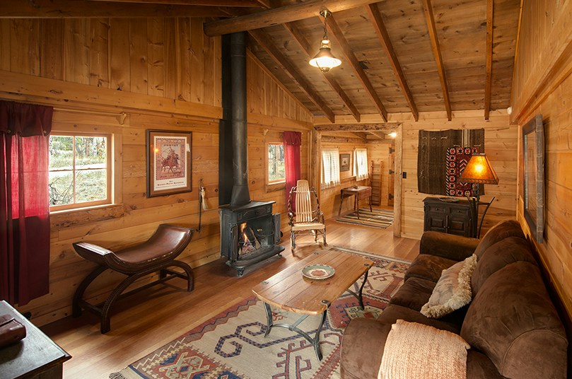 Mackward Cabin - Living Area
