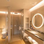 Lakeside King Bed - Bathroom