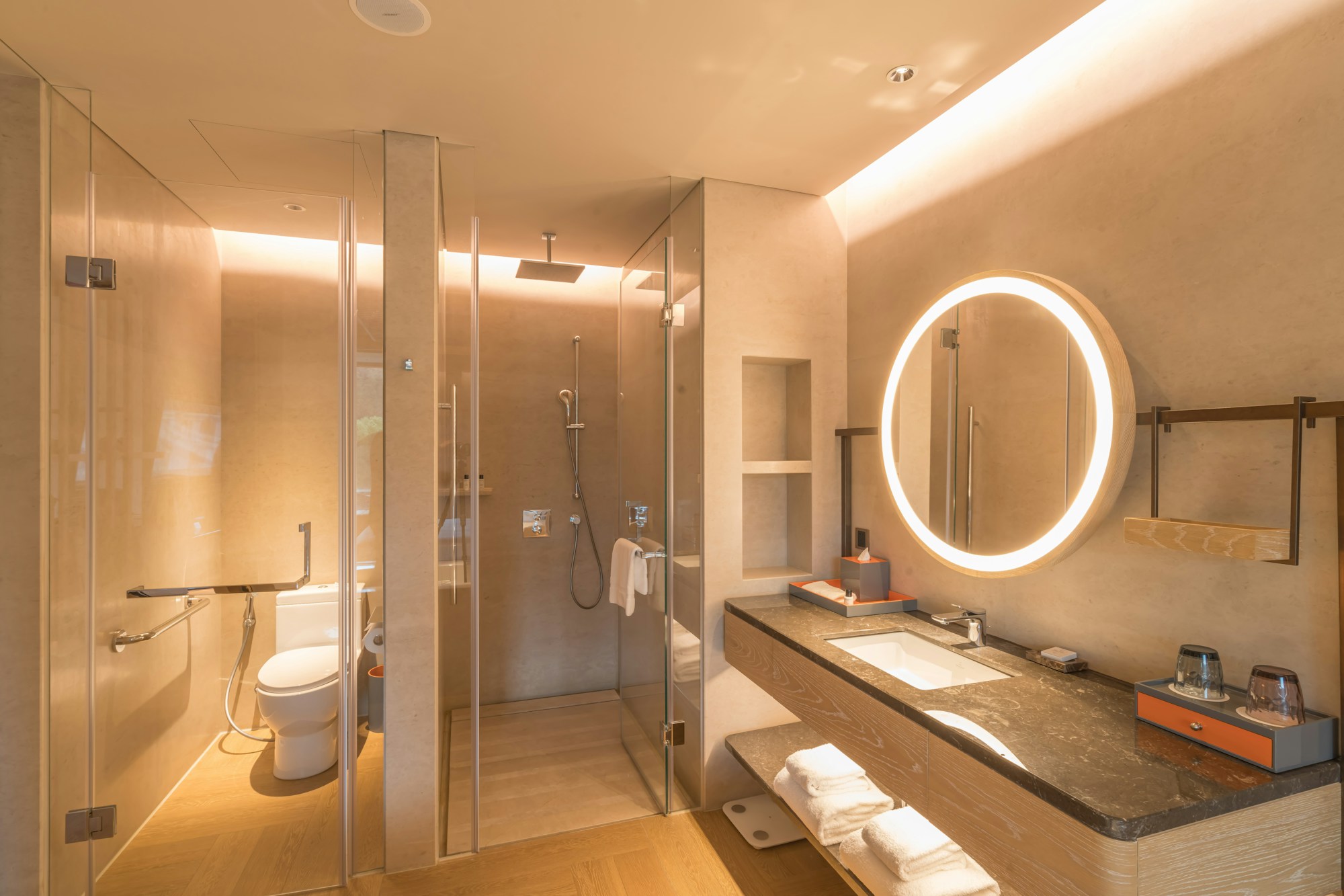 Lakeside King Bed - Bathroom