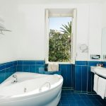 Deluxe Room - Bathroom