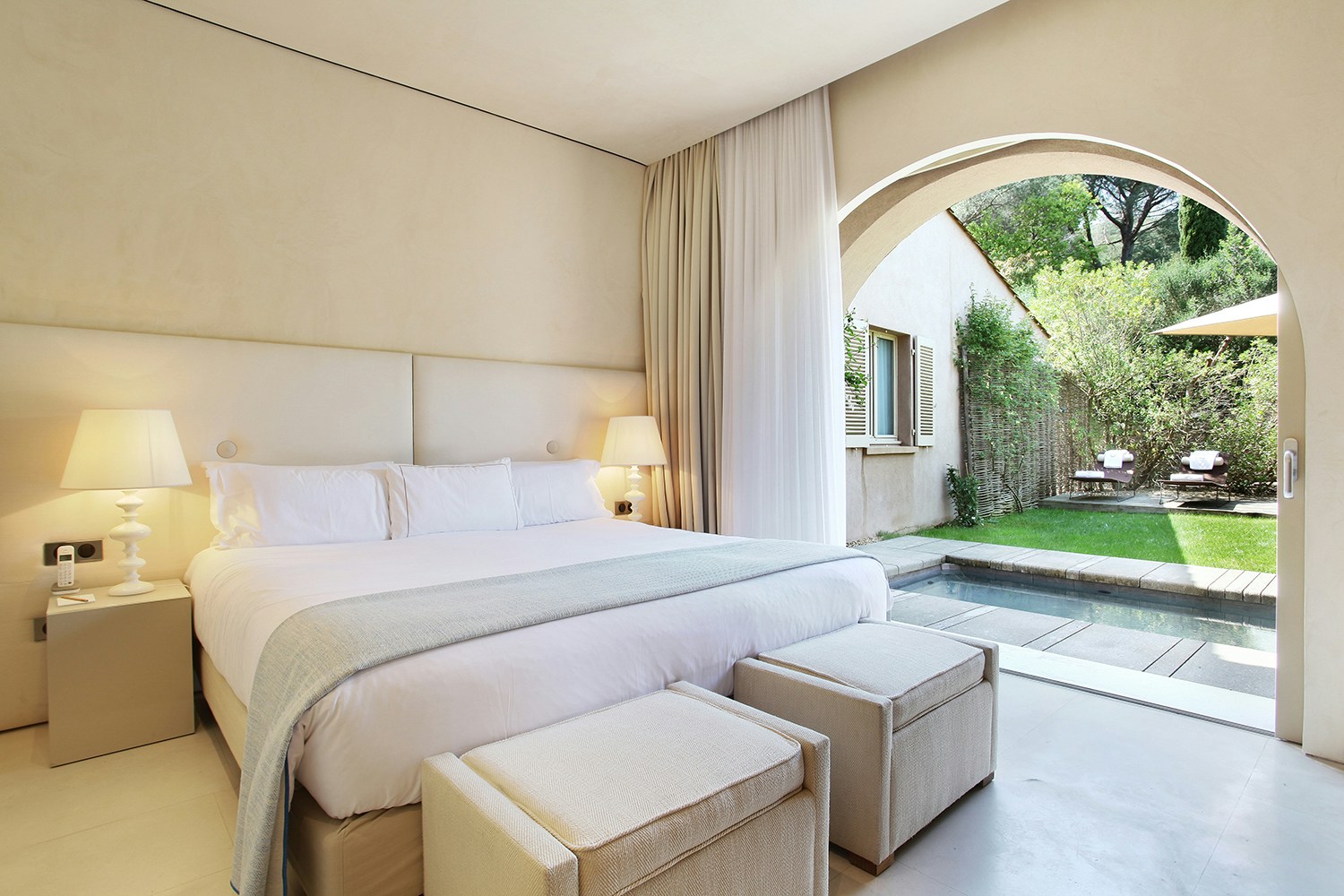 Elegance Suite with Plunge Pool - Bedroom