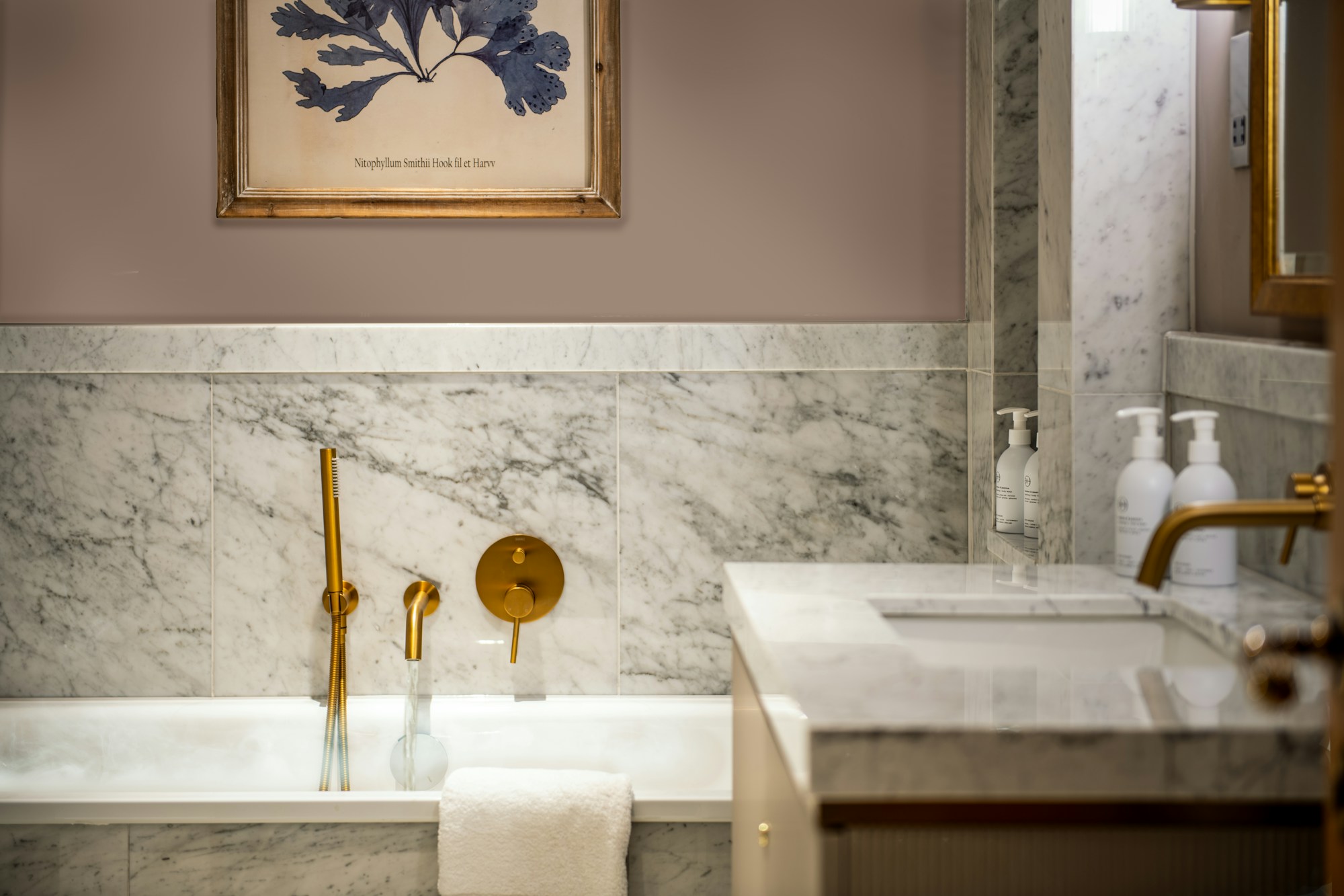 Lakehouse Bathroom