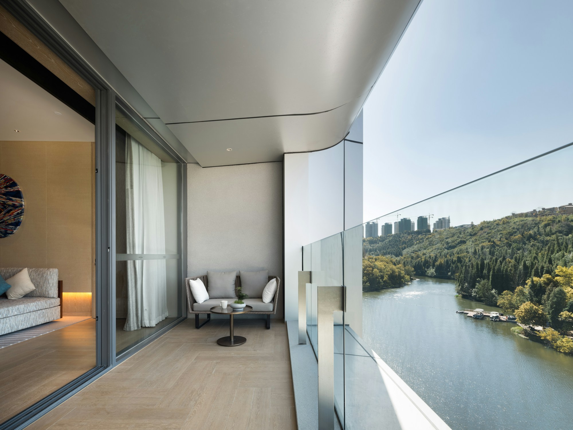 Luxury Lakeview Suite - Balcony