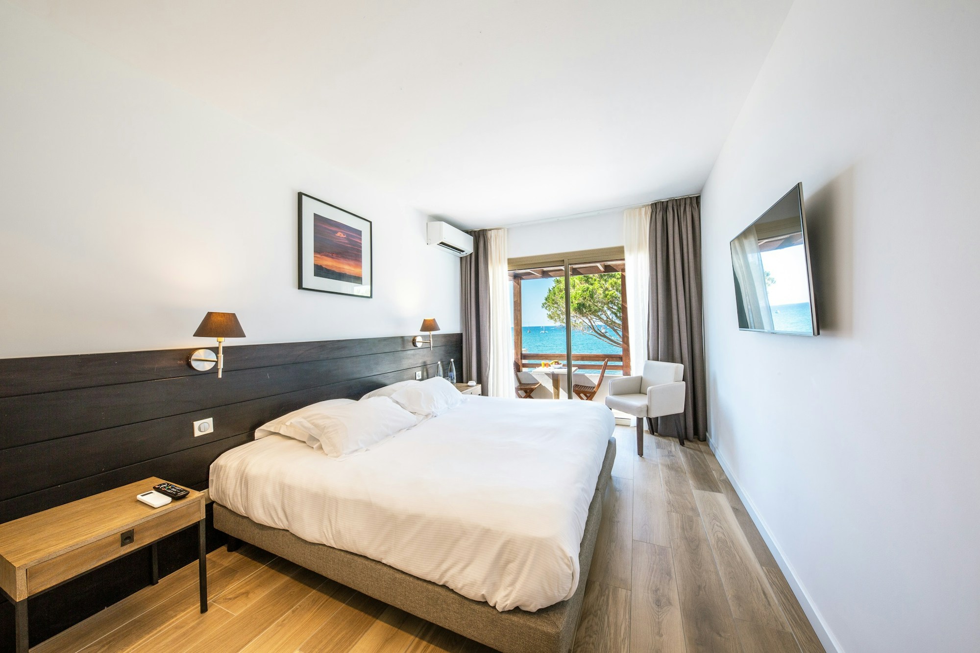 Sea View Balcony Suite - Bedroom