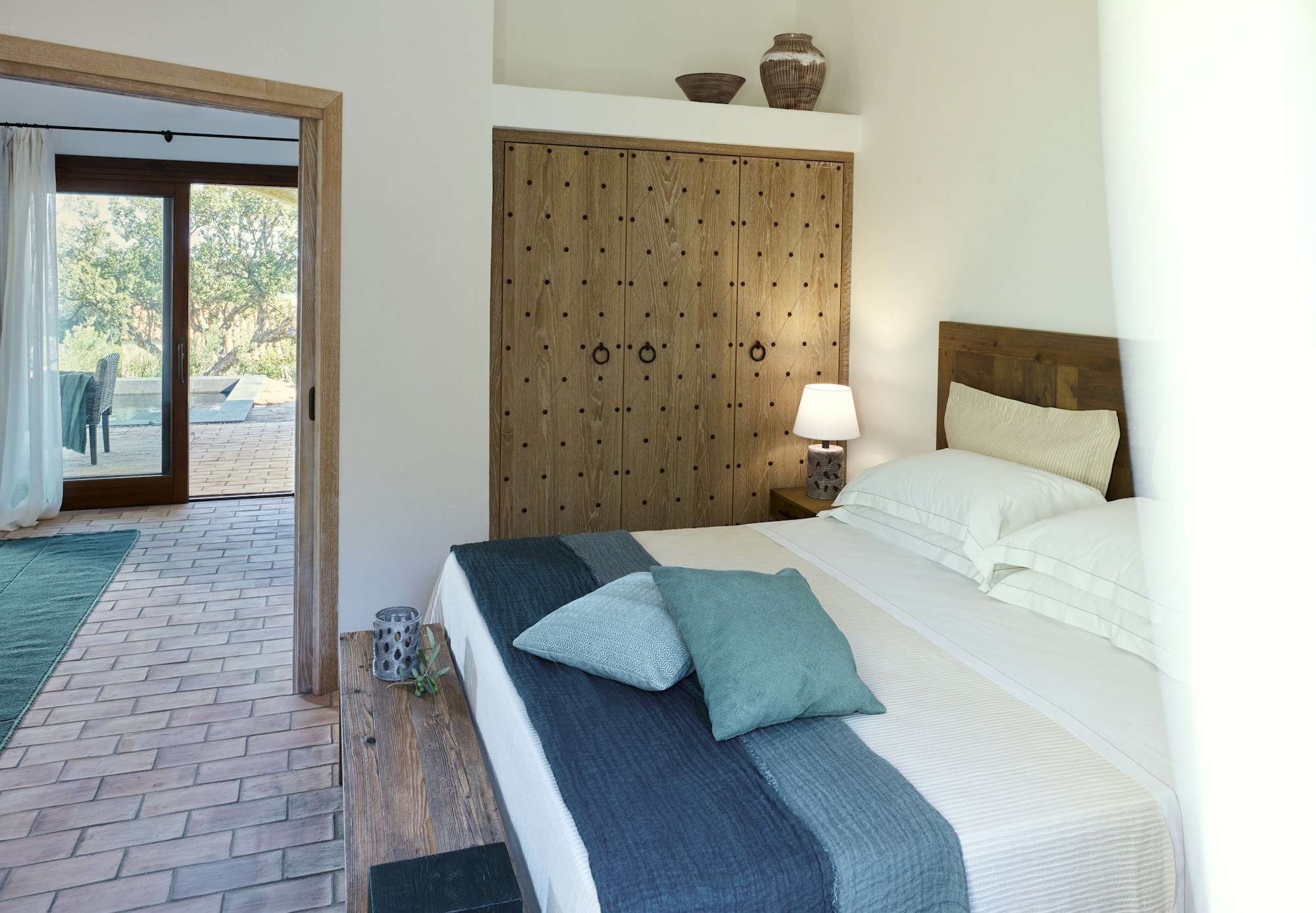 Deluxe Pool Suite - Bedroom