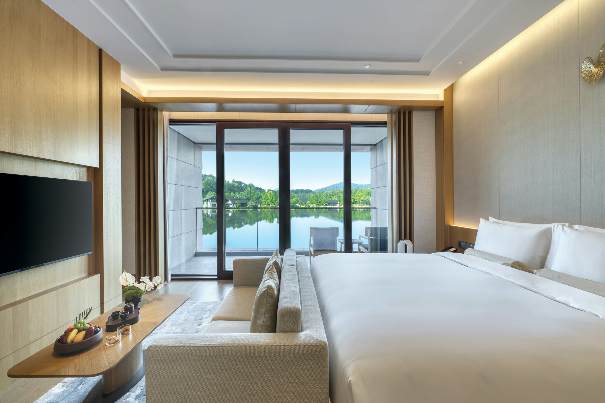 Lakeside Spectacular Mountain View Room - Bedroom