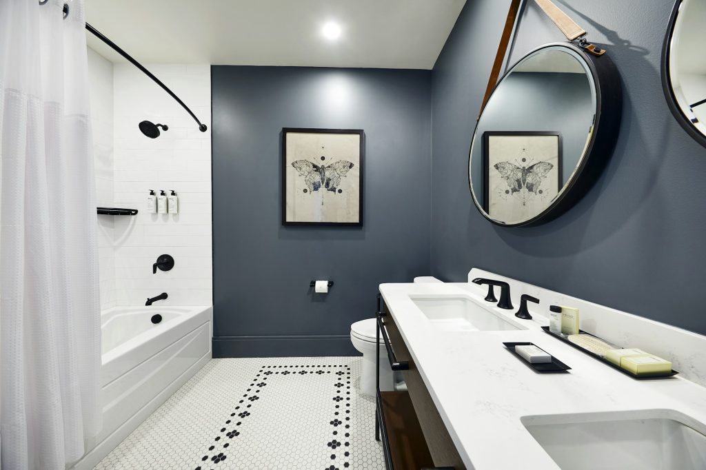 Riverview King Room