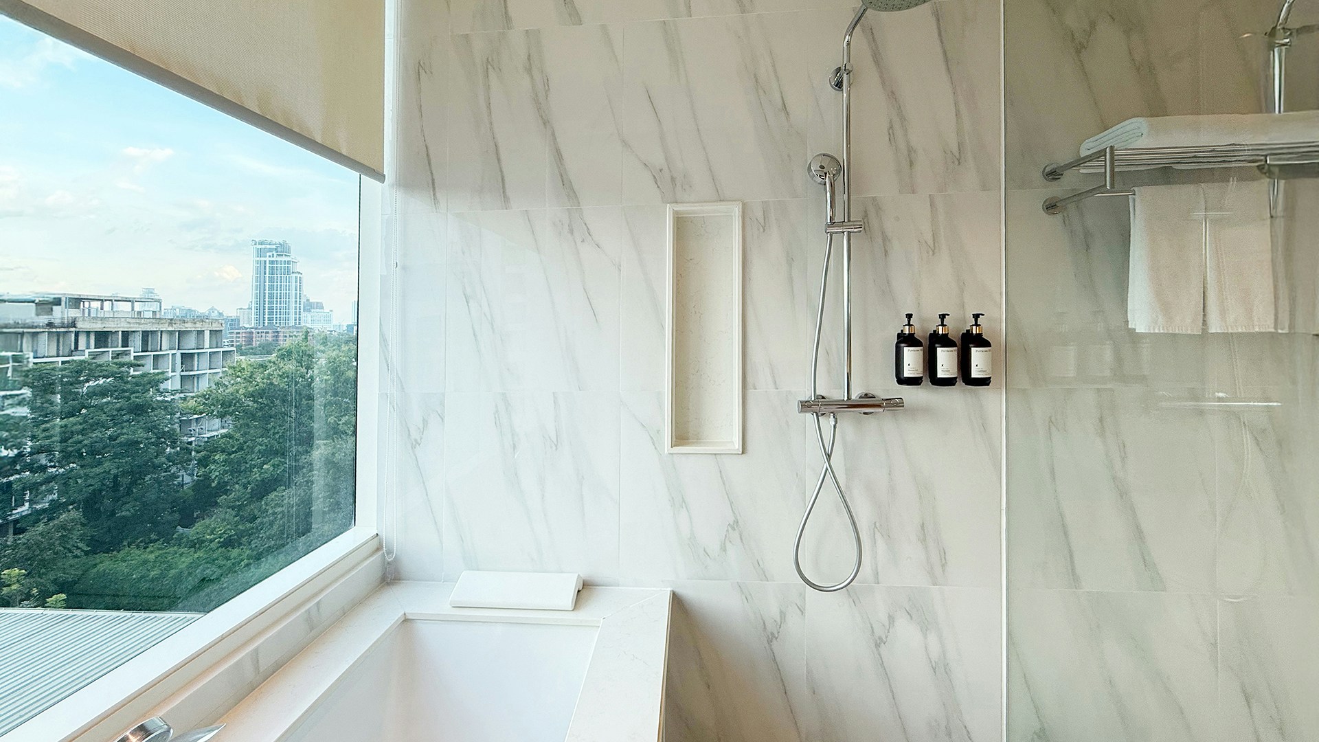 Family Garden View Suite - Bathroom
