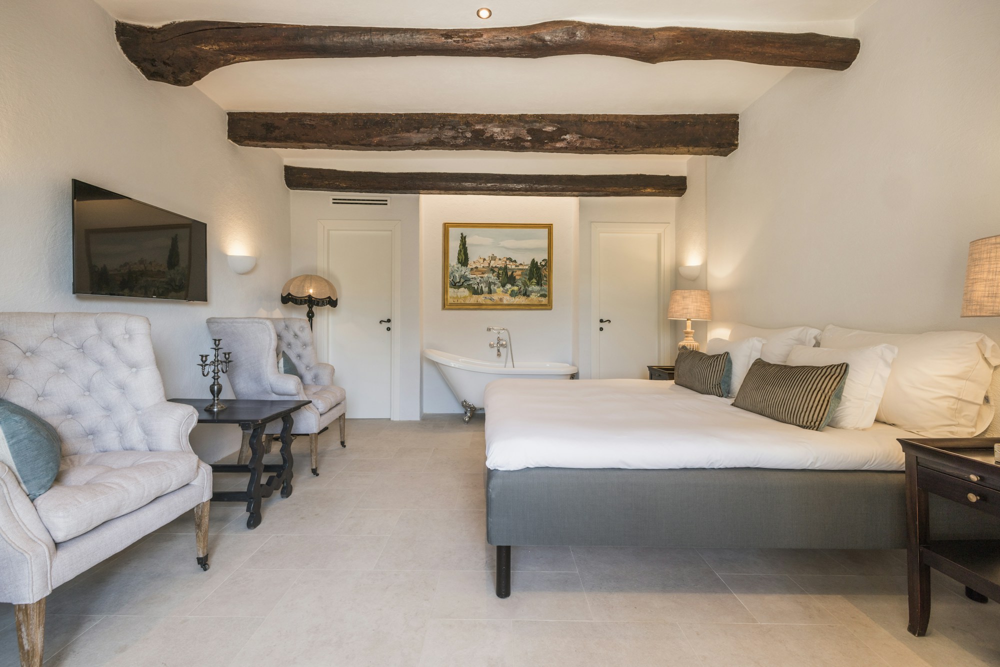 Deluxe Balcony - Bedroom