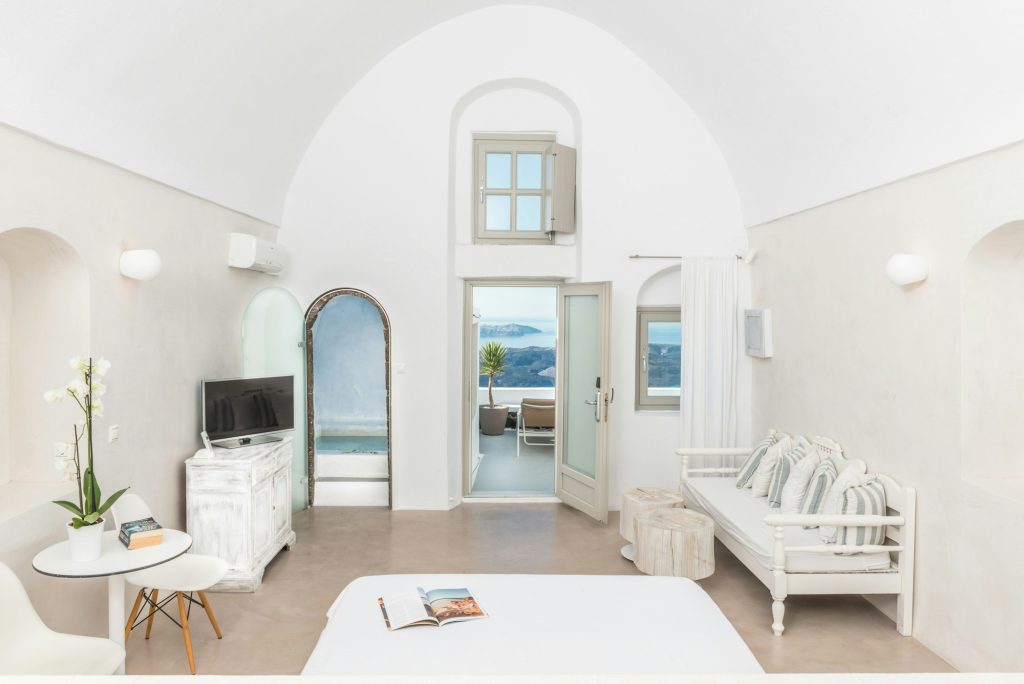 Honeymoon Suite with Jacuzzi and Caldera View