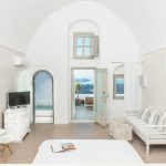 Honeymoon Suite with Jacuzzi and Caldera View