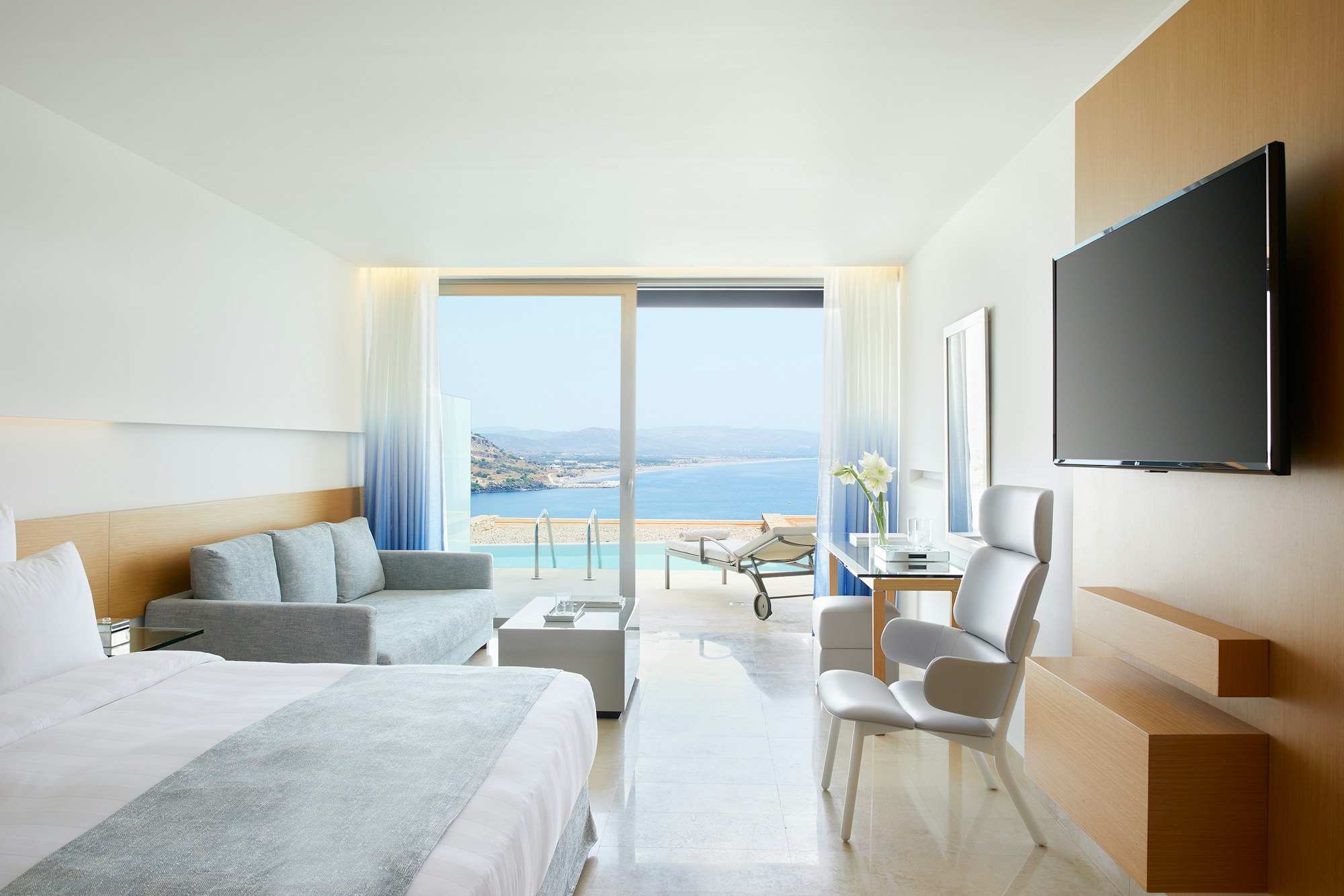 Junior Suite Sharing Pool - Bedroom