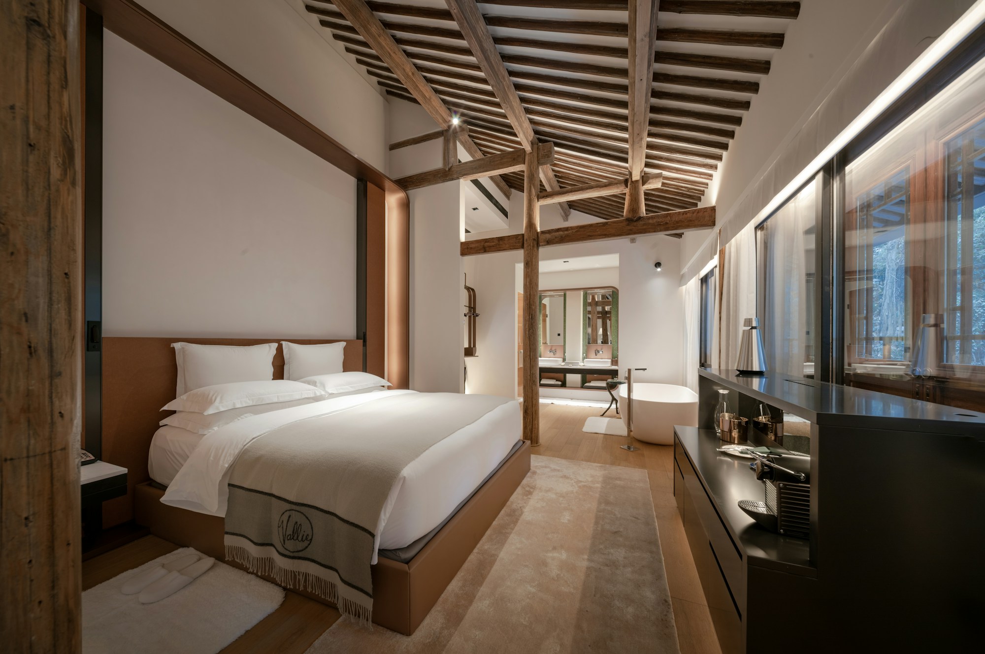 Elegant Garden View Room