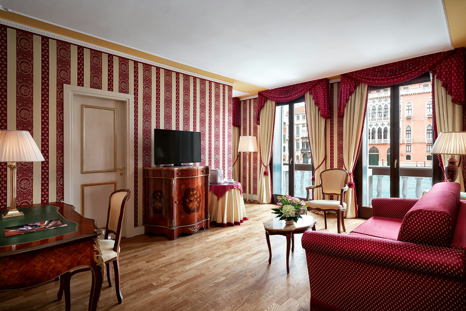Grand Canal View Suite - Living Area