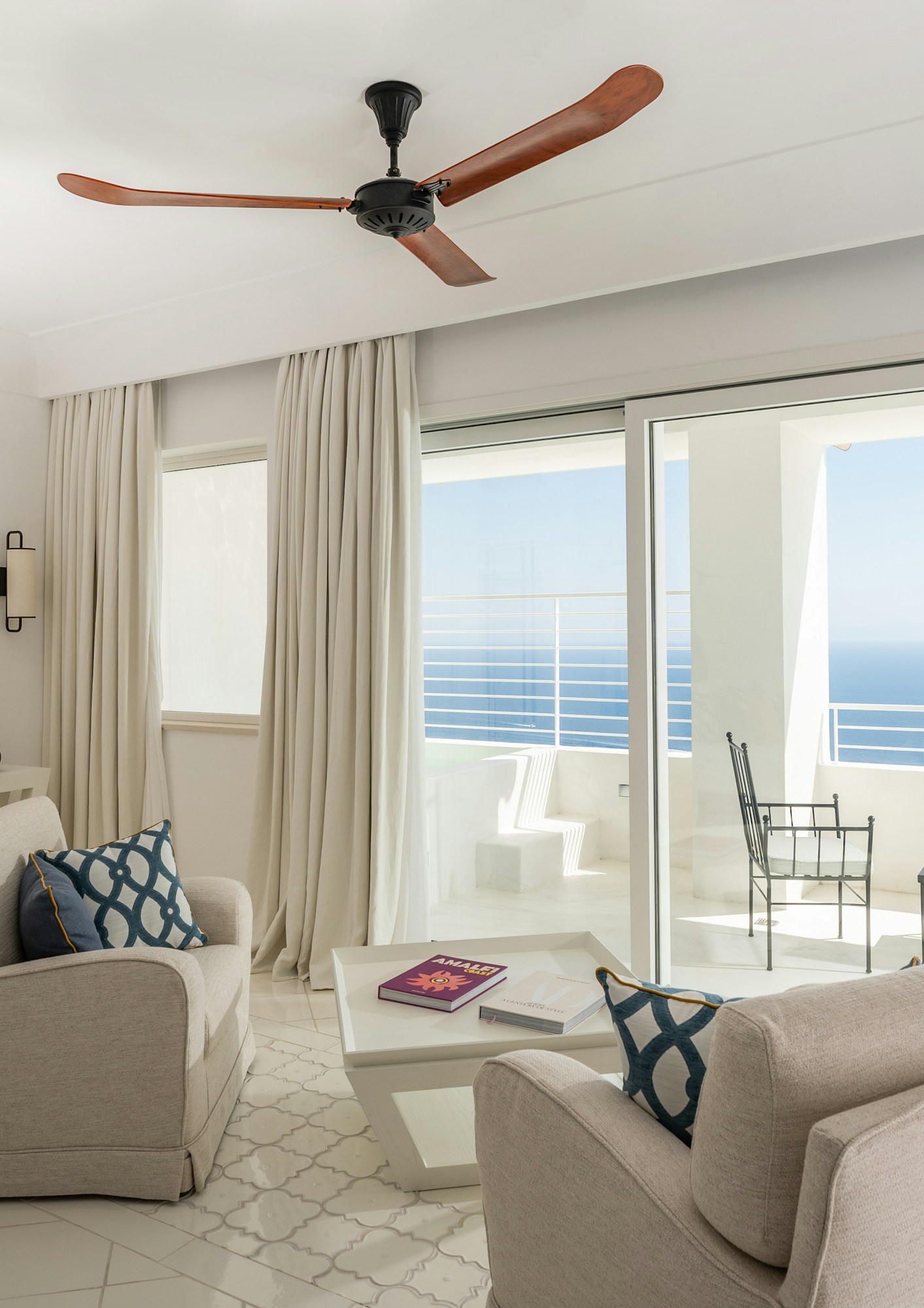 Luxury Suite Jacuzzi - Living Area