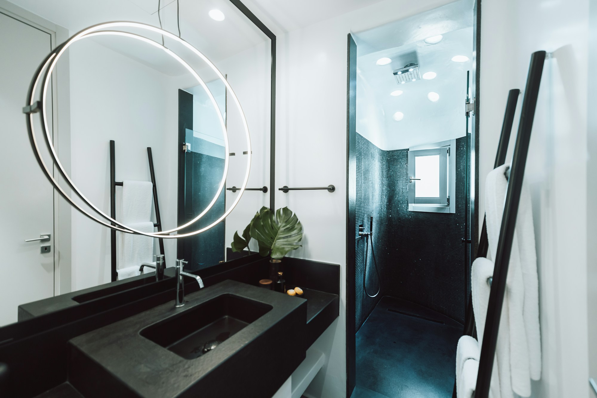 Deluxe Room Beachfront - Bathroom