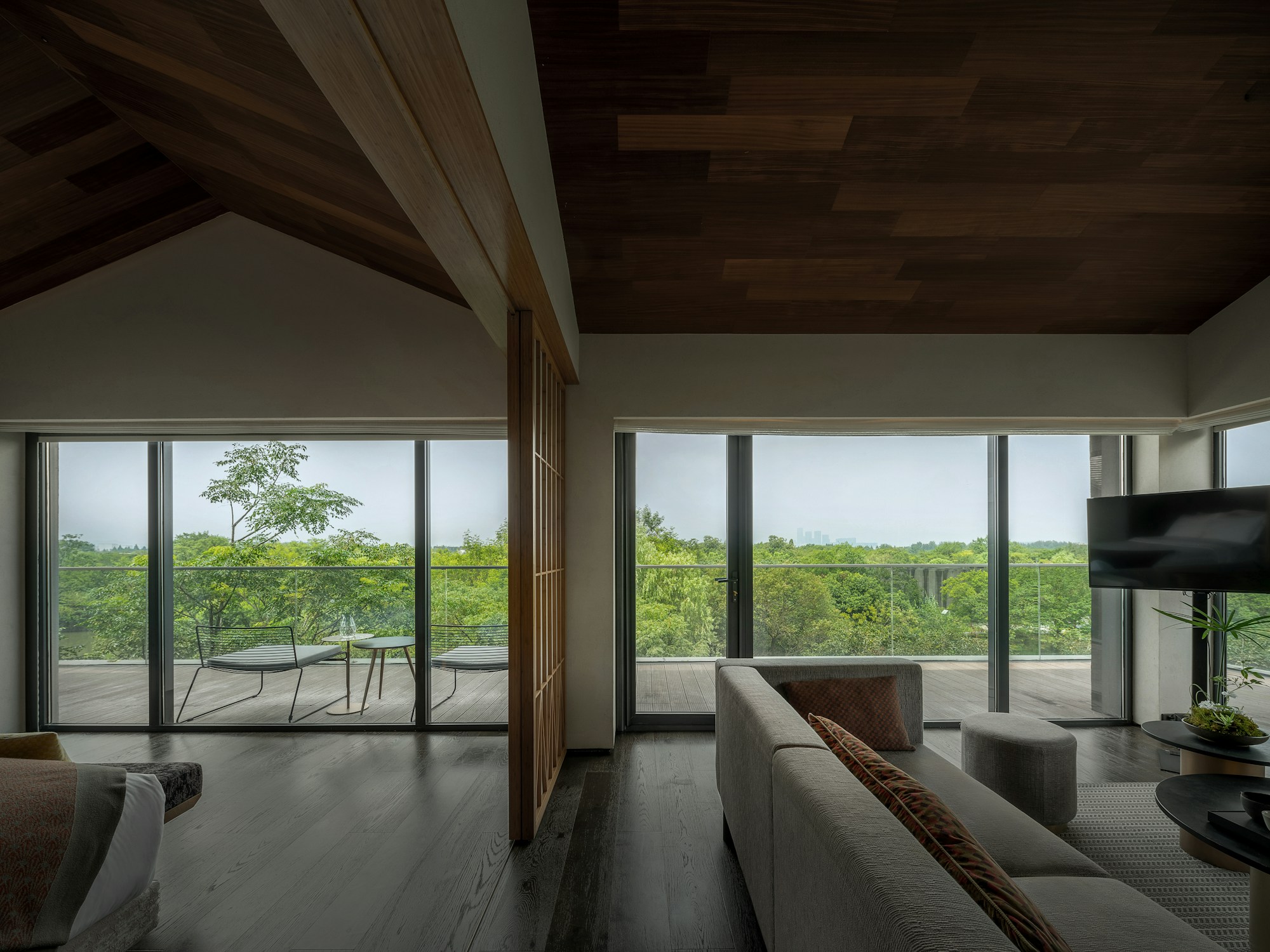 Deluxe View Suite B