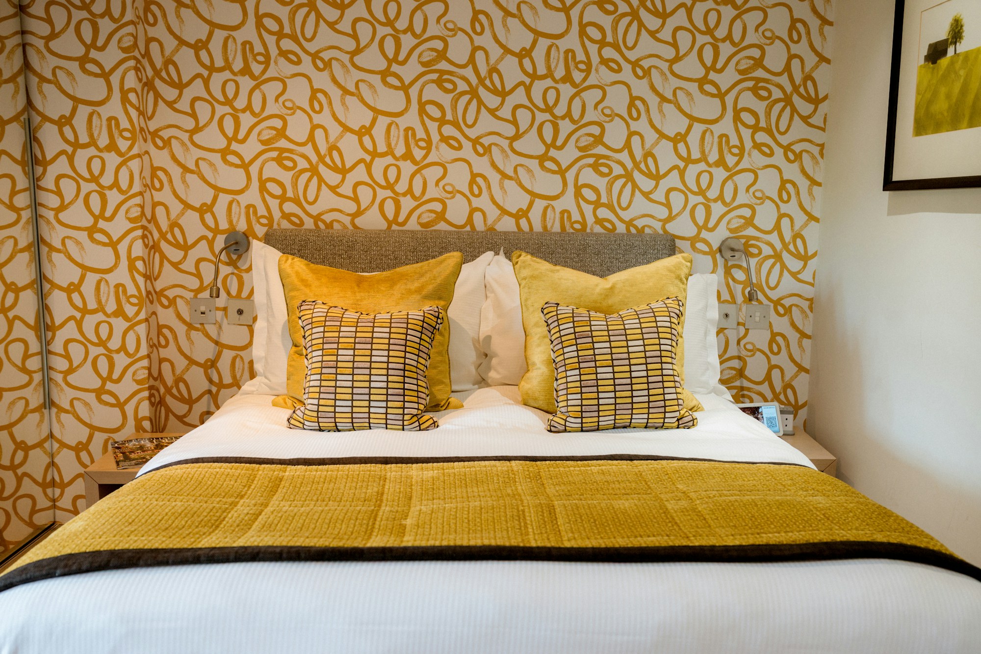 Comfy King Room - Bedroom