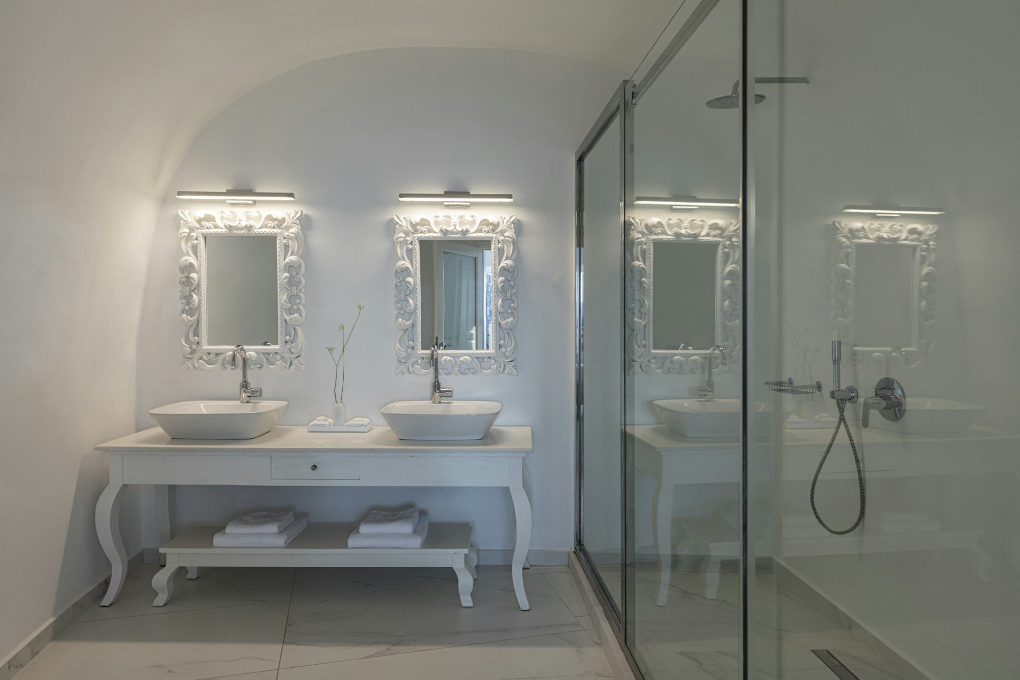 Executive Suite with Cave Pool - Bathroom