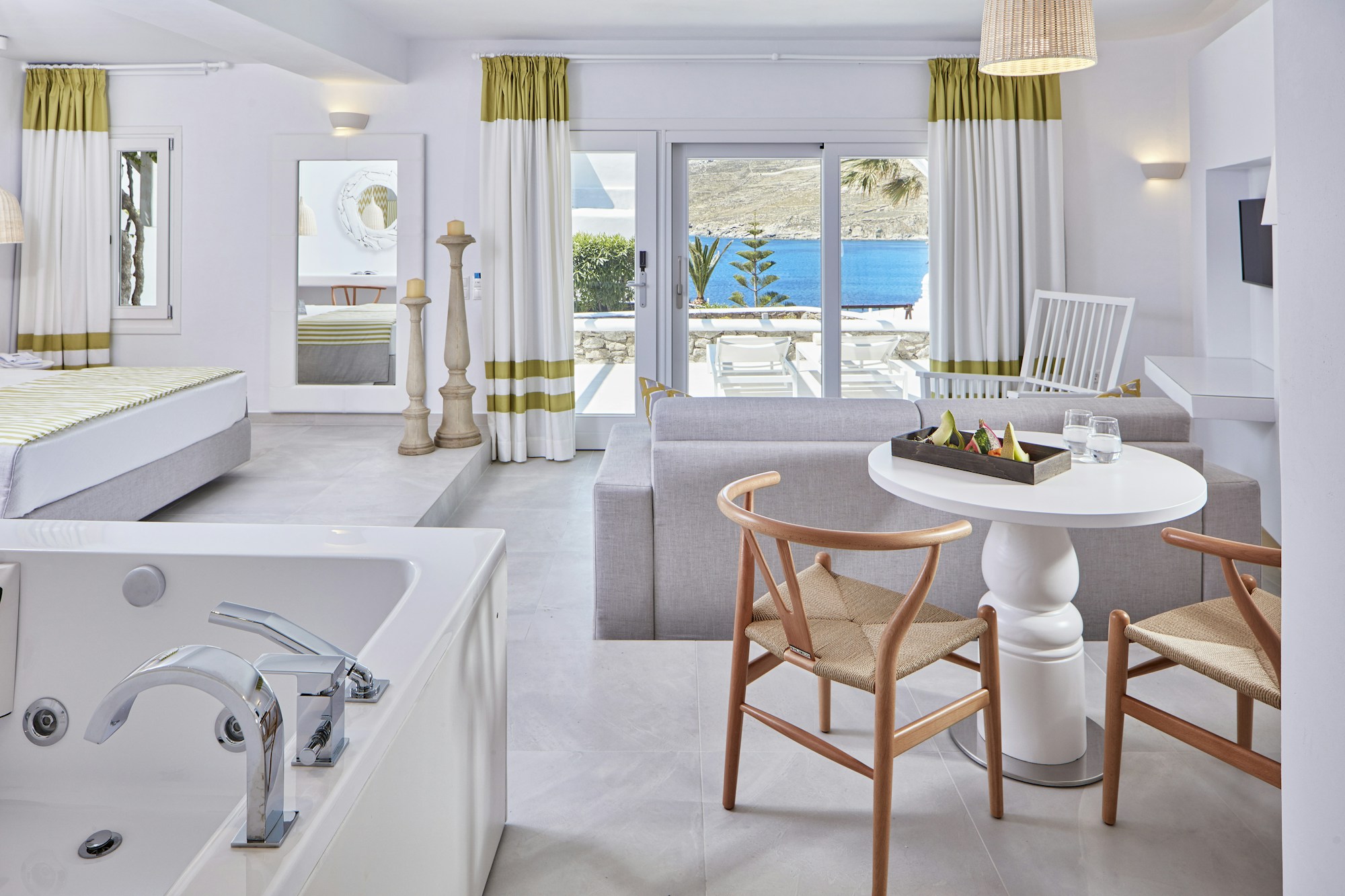 Deluxe Sea View Suite