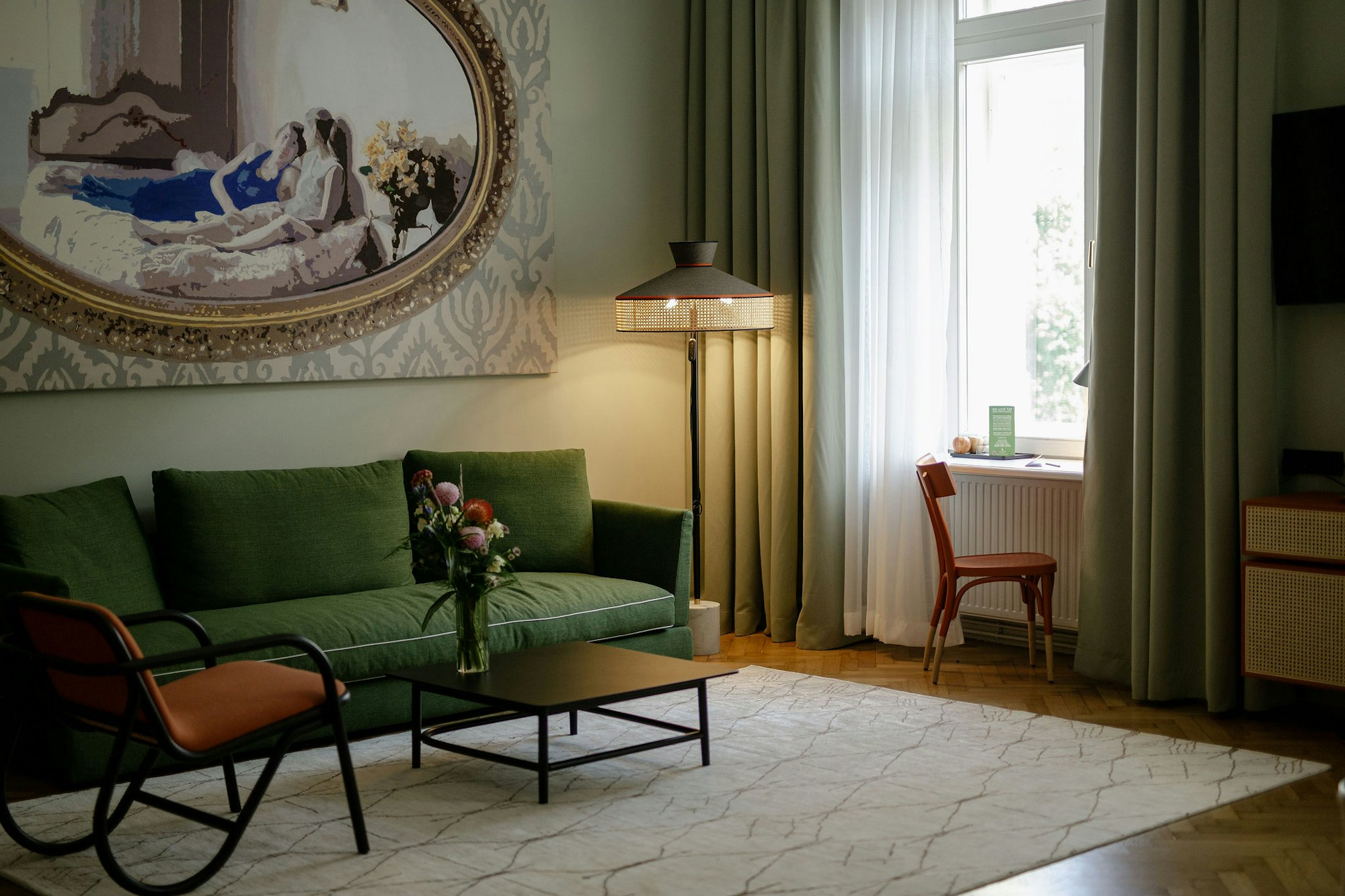 Suite Large - Thonet Suite Living Area