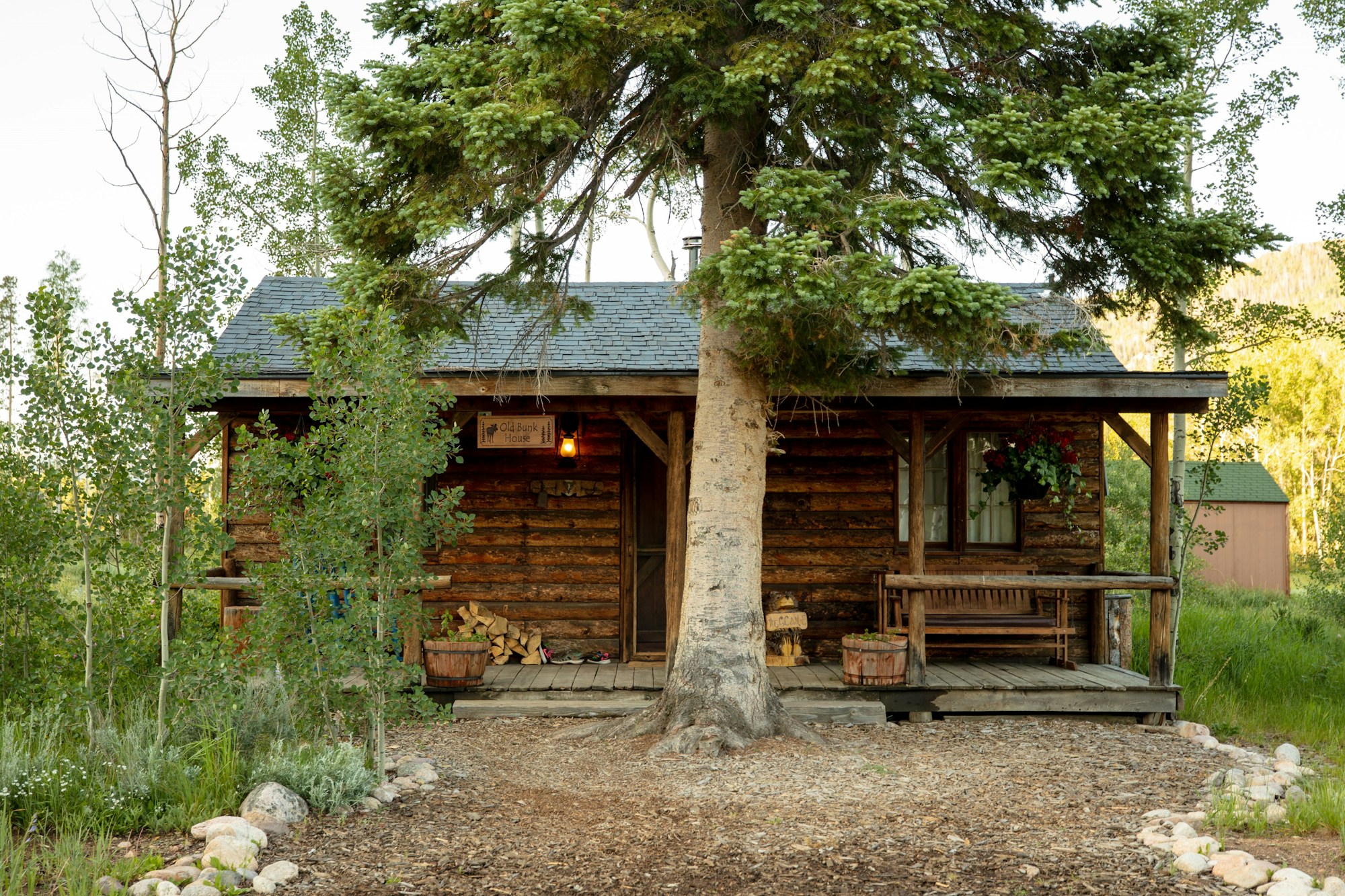 Old Bunk House Cabin - Exterior