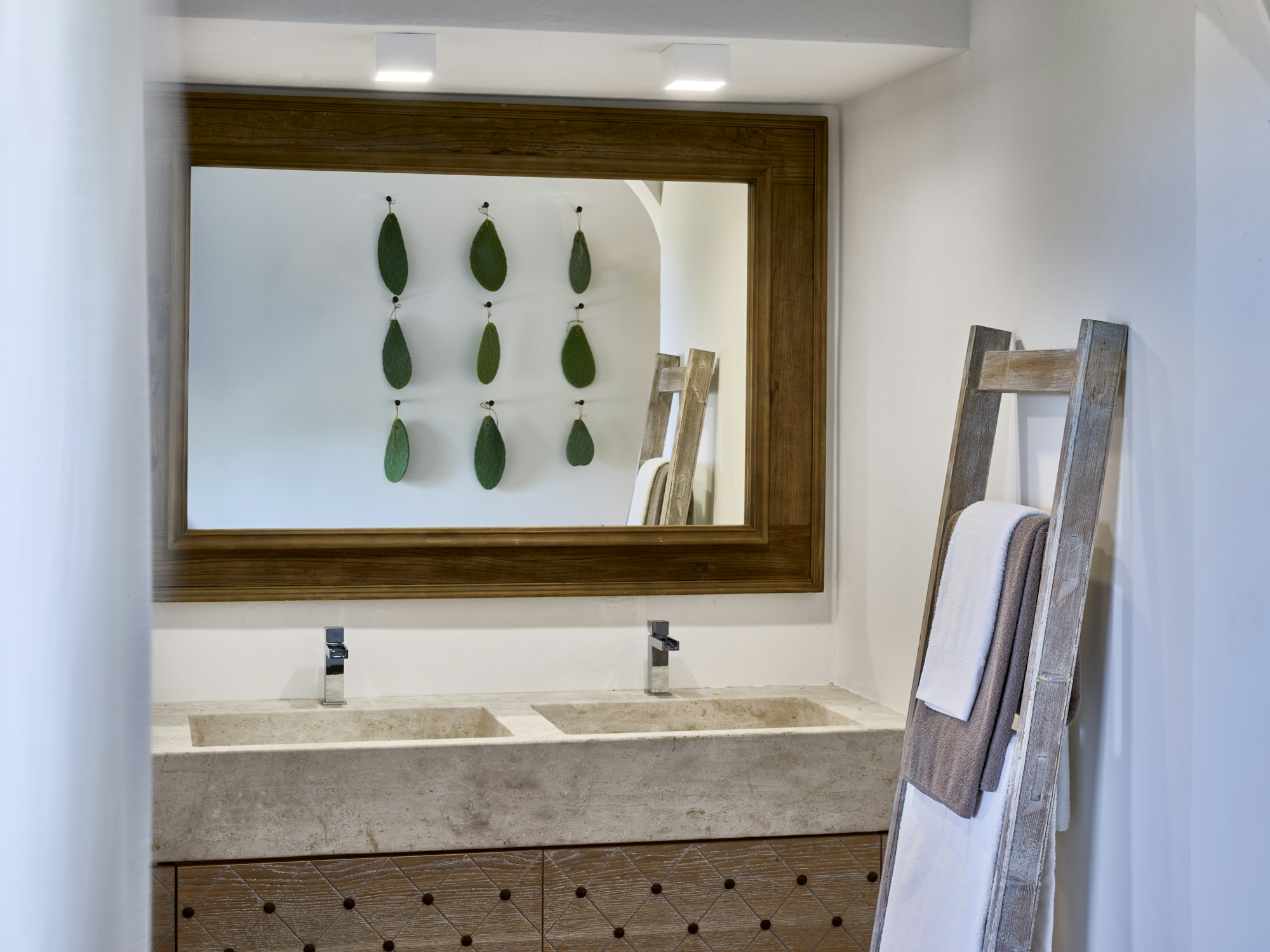 Deluxe Pool Suite - Bathroom