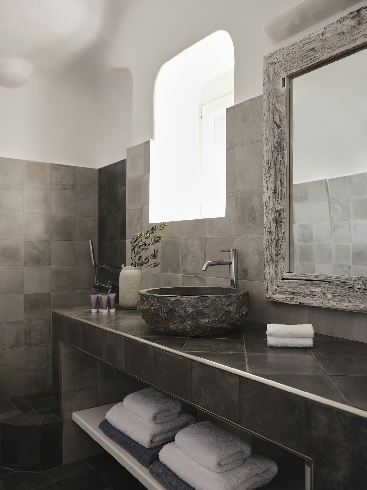 Honeymoon Suite - Bathroom