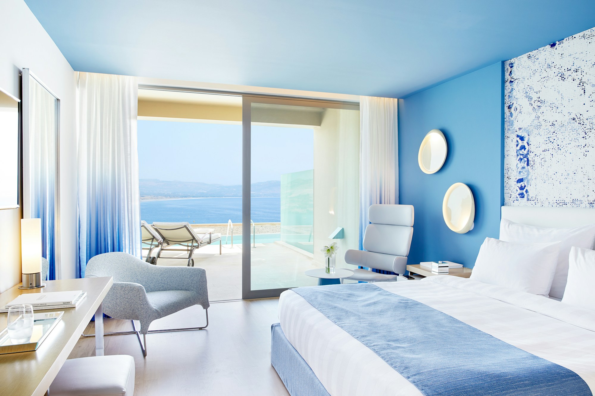 Double Room Sharing Pool - Bedroom